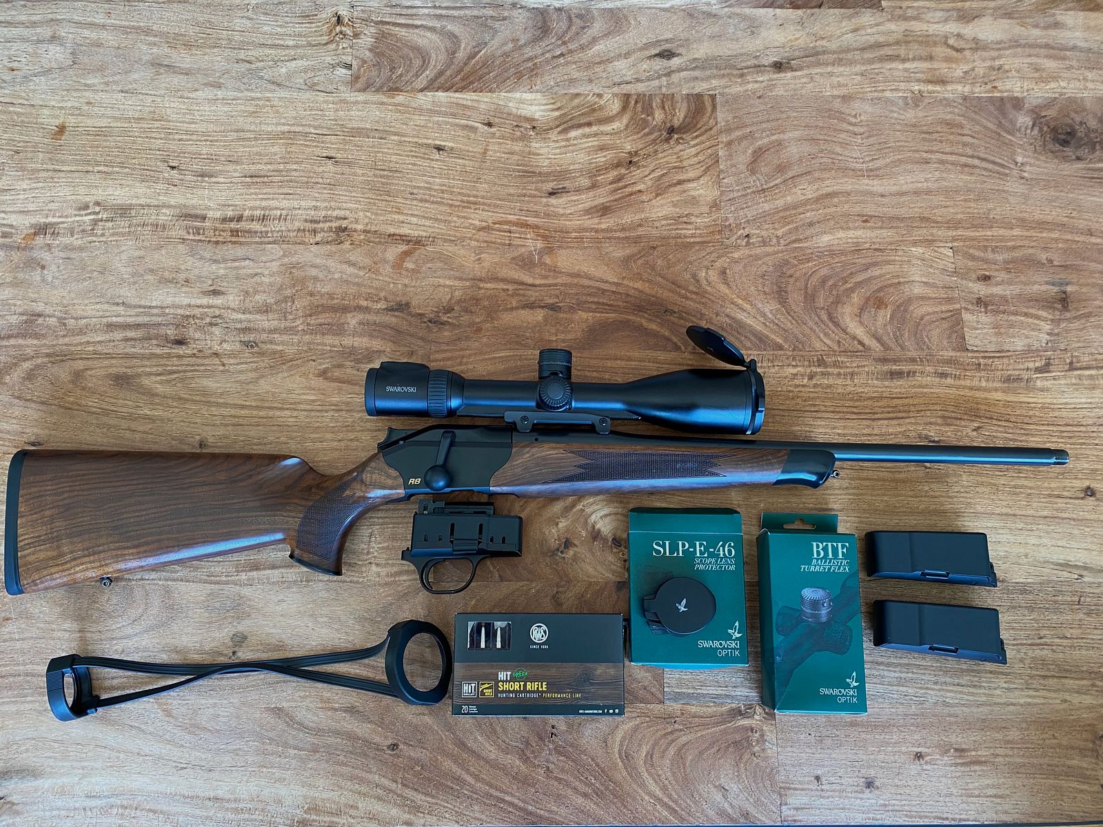 Blaser R8 Holz Standard mit Swarovski Z8i 2,3-18x56