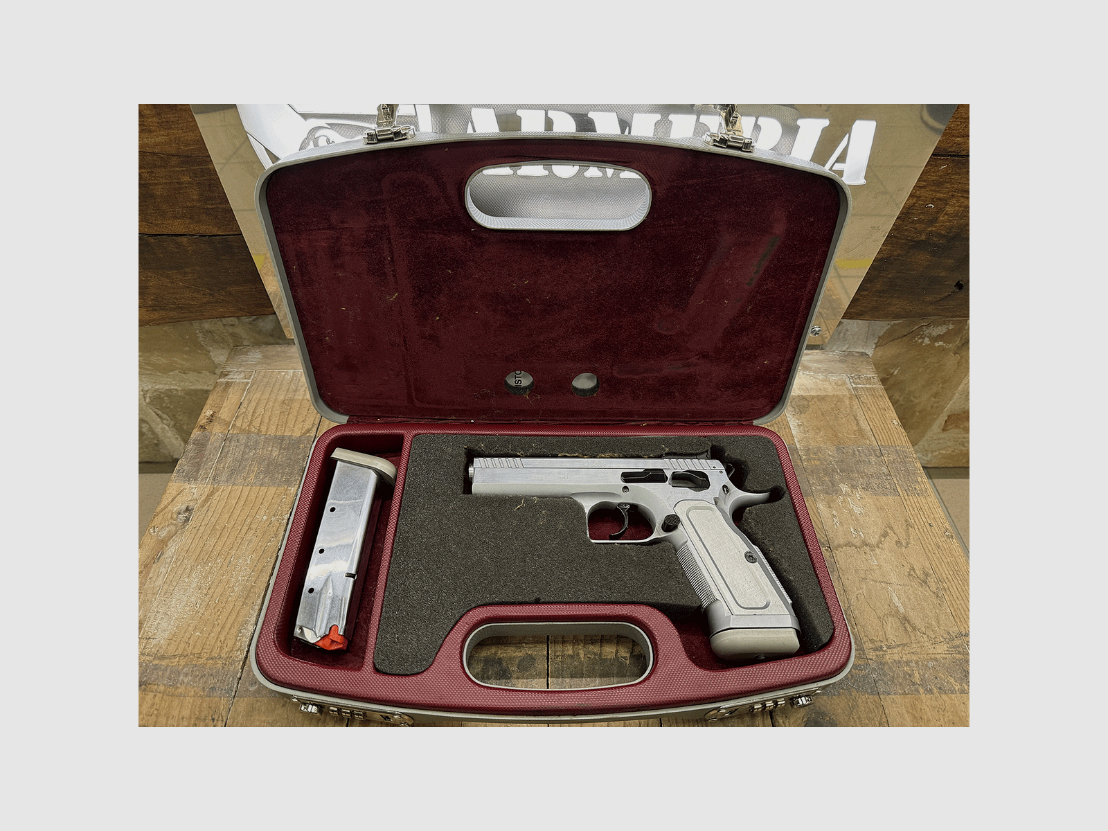 GEBRAUCHT – PISTOLE – TANFOGLIO MOD. STOCK II Kal. 9×21, Bild 5 von 6