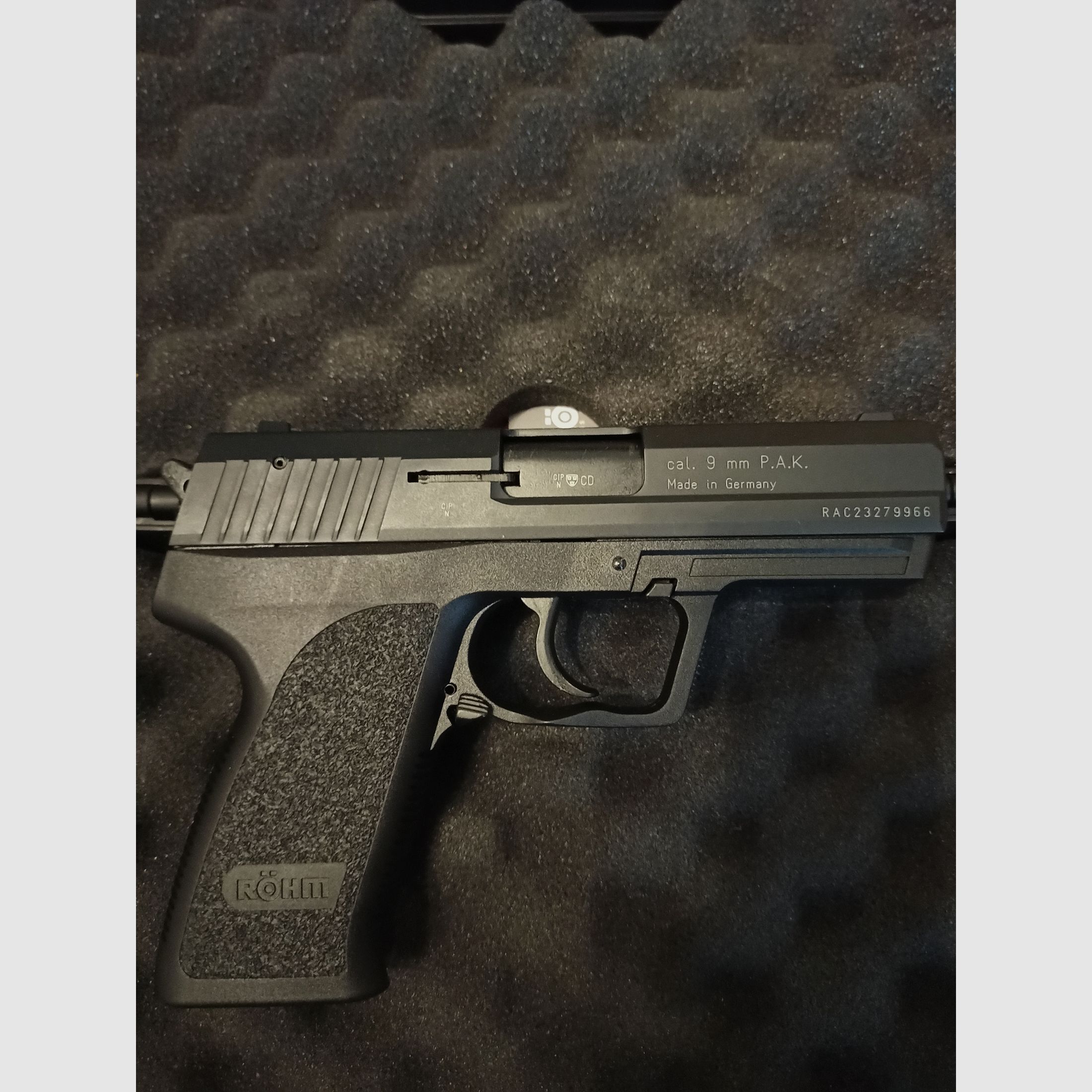 RG 96   BLK   9mm   P.A.K.   9R   PTB 699   (pistola a salve)