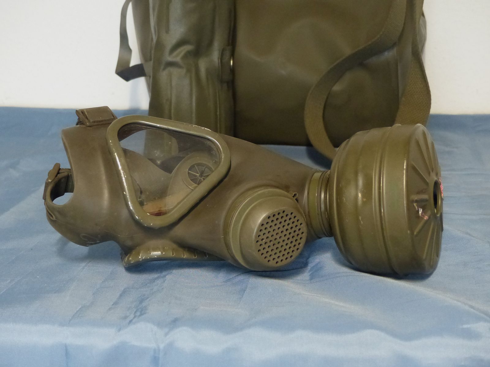 Bundeswehr ABC protection equipment transport bag, gas mask 2 filters and accessories BW 70s