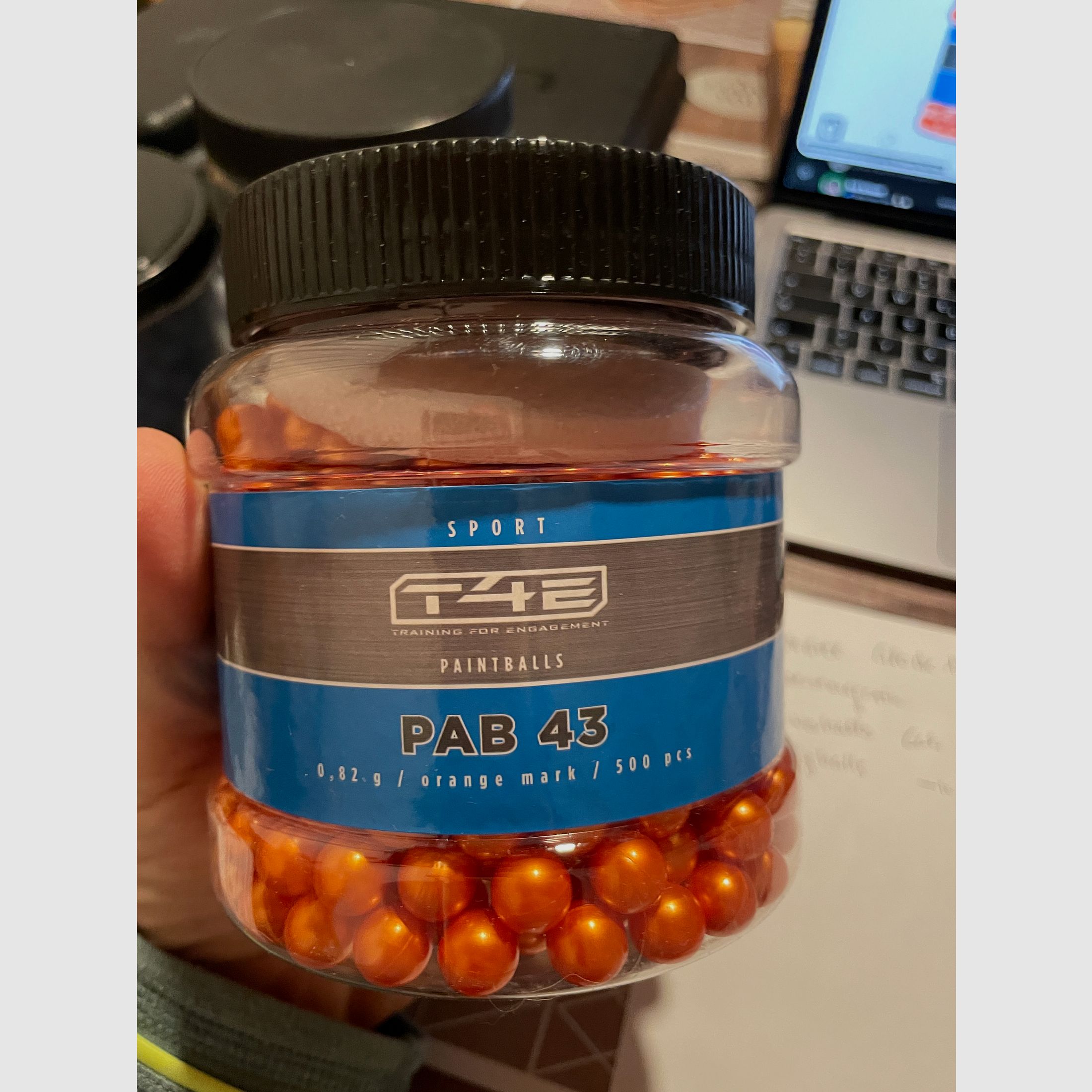 Umarex Glock 17 Gen 5 T4E Cal. .43 con 5 julios y un amplio equipamiento y cargador de repuesto