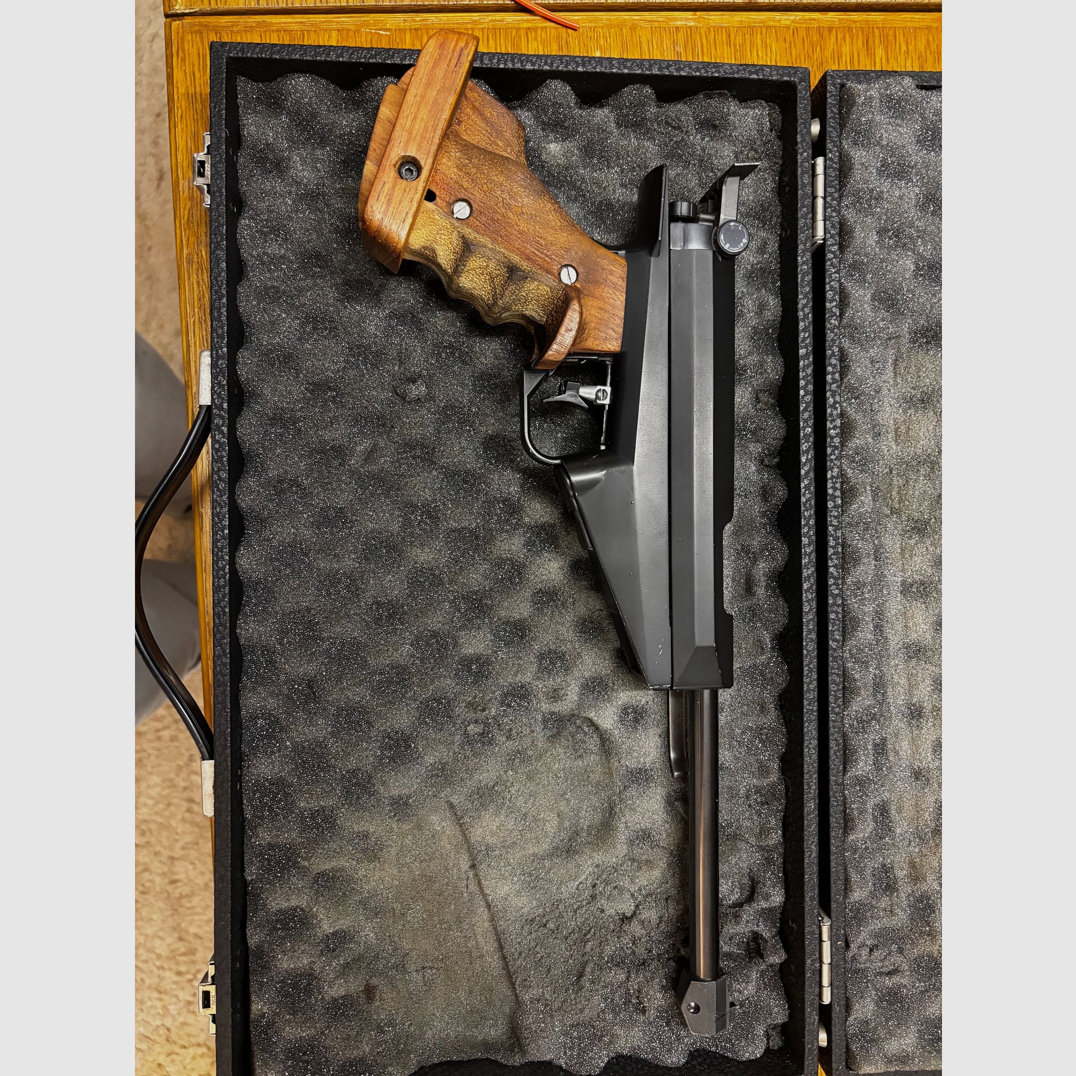 Feinwerkbau air pistol LP90, image 2 of 12