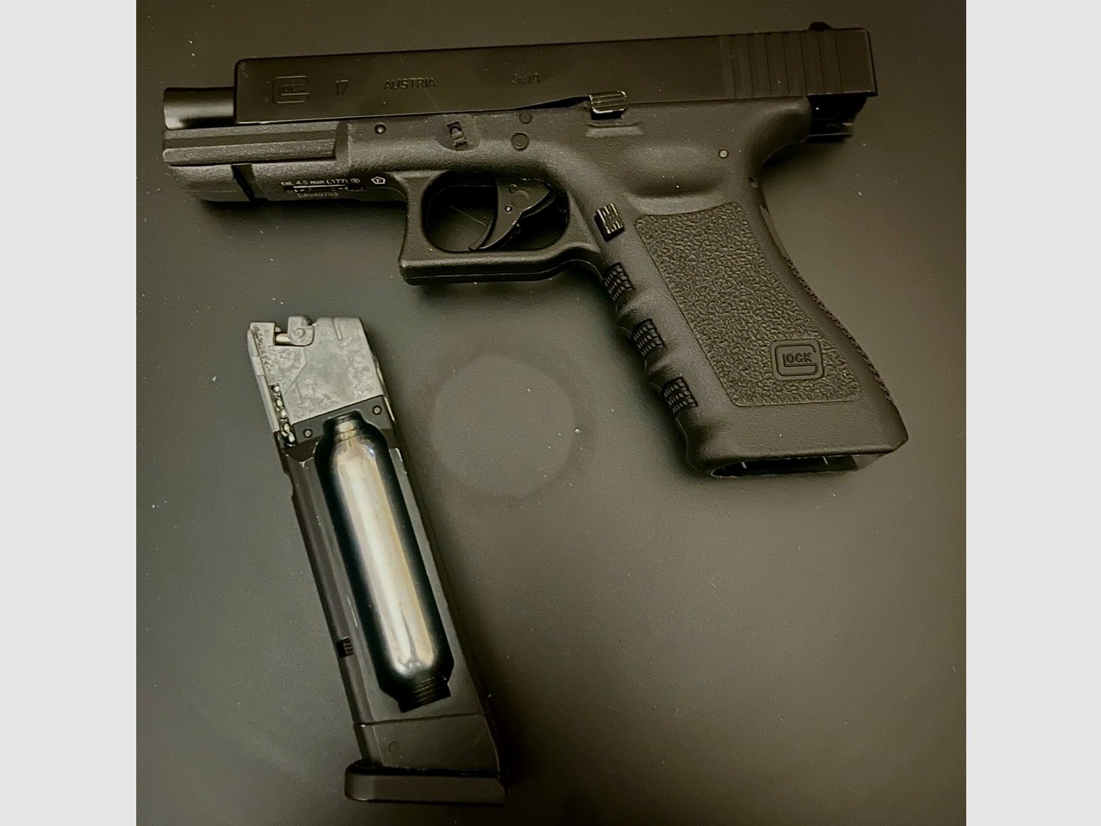 Glock 17 / Stahlkugeln-Kartusche im Magazin/ TOP ZUSTAND 