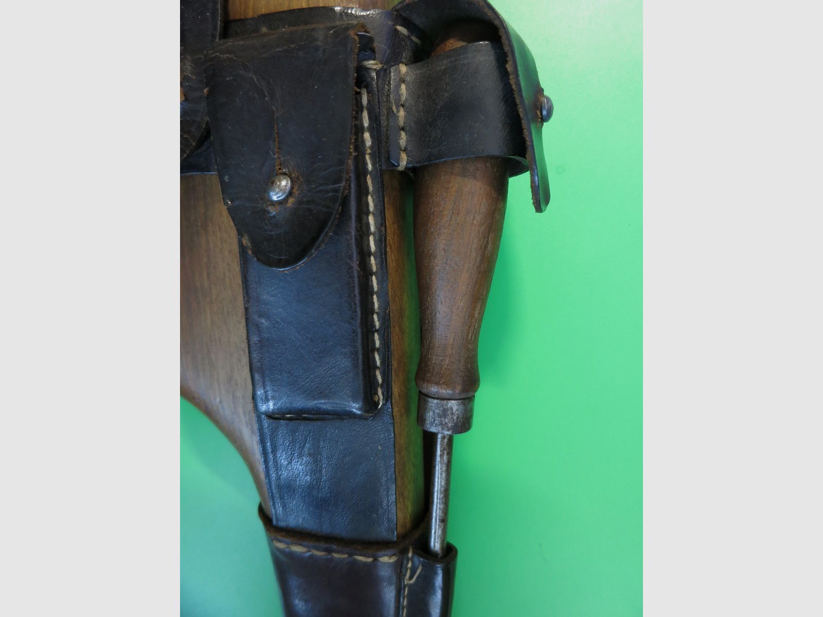 Mauser C96 -Czerwona 9-, Broomhandle, Mauser Oberndorf, kal. 9 mm, numer zgodny, oryginalny łoże + narzędzie #100