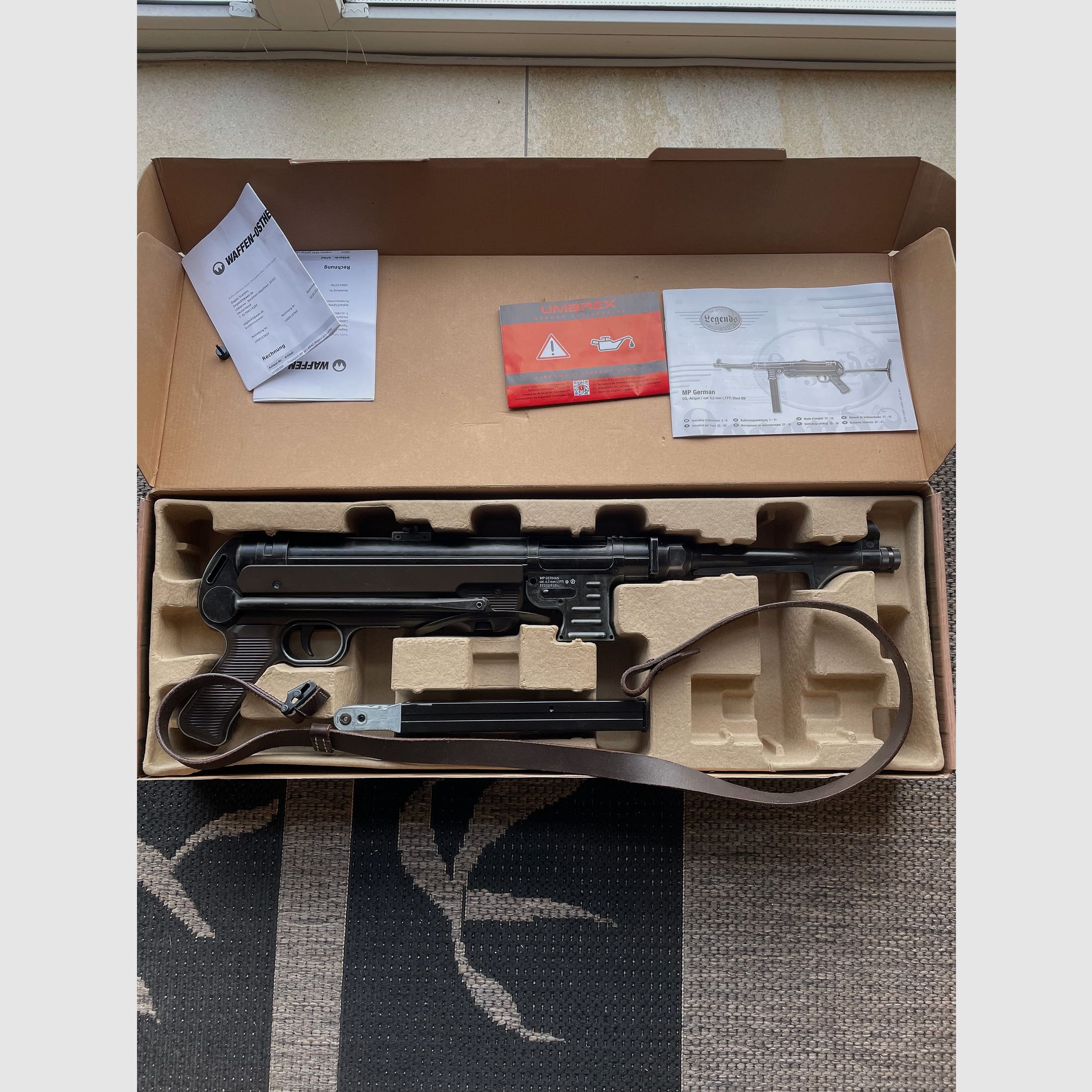 Umarex Legends MP40 Edición Legado Alemán - 4,5 mm Stahl BB Co2 (P18)