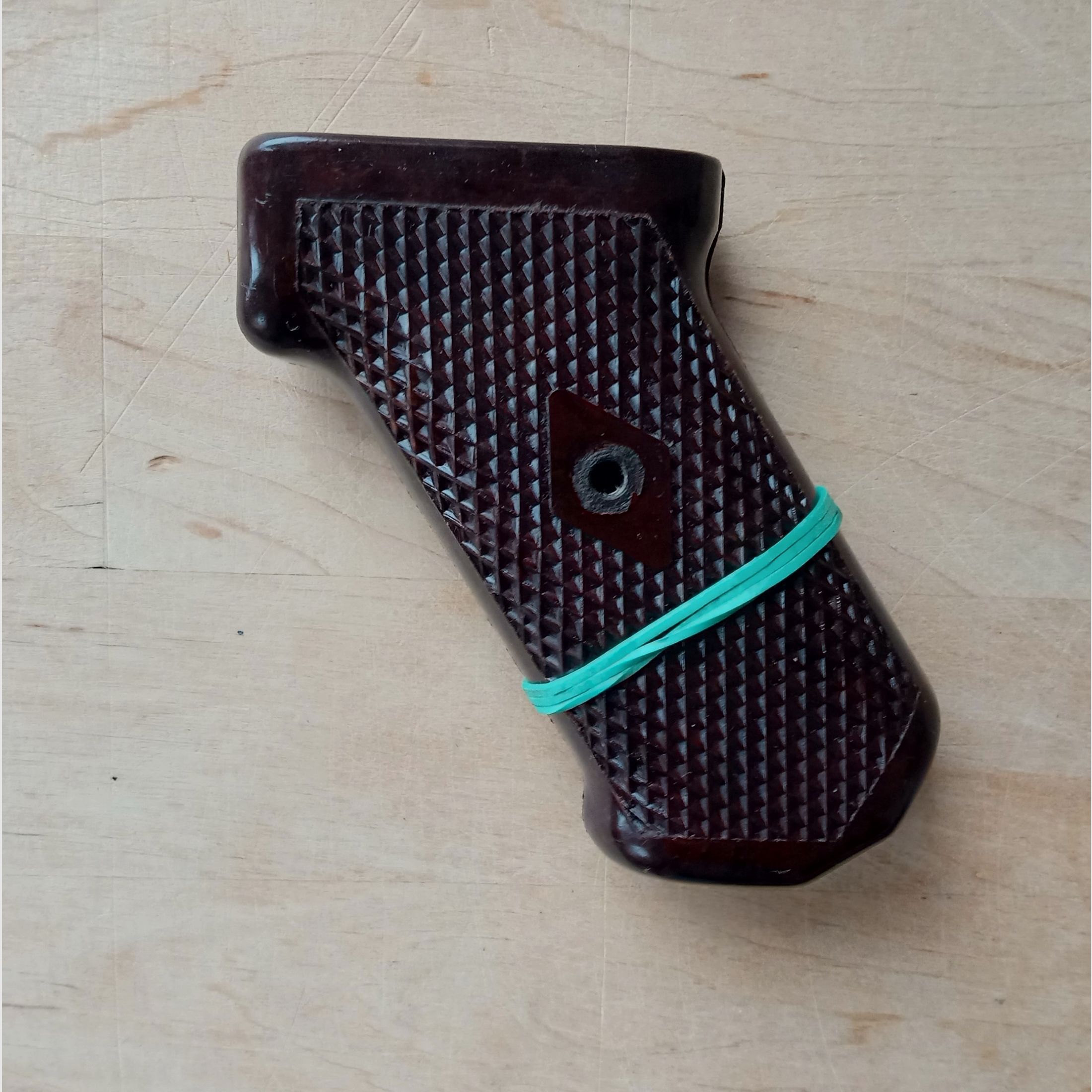 Original AK47 Typ 1 Griff aus Bakelit / zusammengehörige Griffschalen