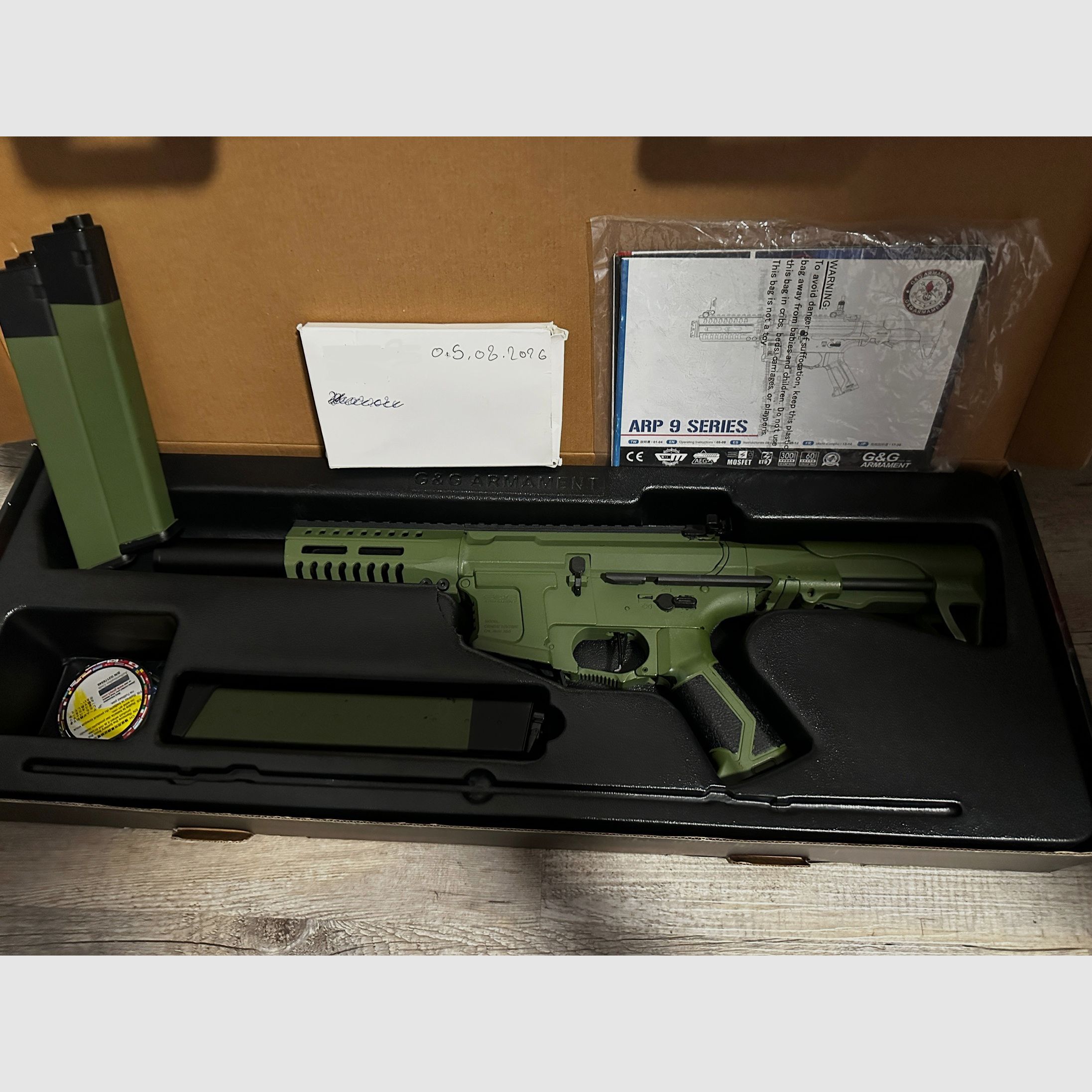 G G ARP 9 Airsoft (0,5 Joule / Custom-Farbe OD Green) Set + Schalldämpfer, 3 Magazine, BBs & Speedloader – OVP