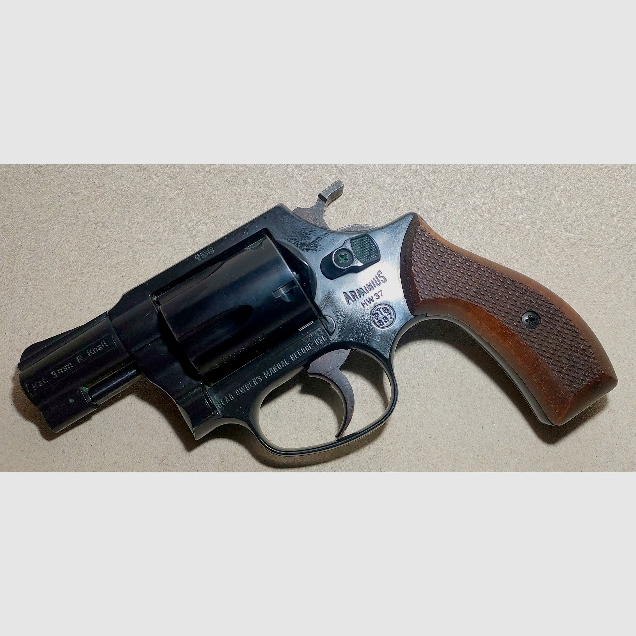 Weihrauch HW37 cal. 9mm R.K. (PTB 887) mit Holzgriffschalen OVP sehr gut erhalten.