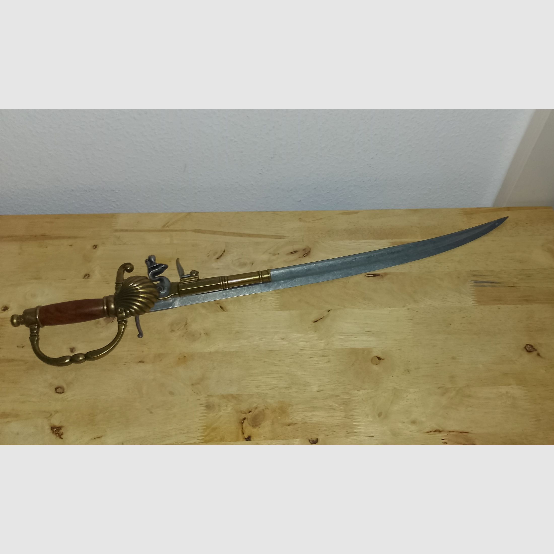 Espada decorativa con pistola de chispa de aproximadamente 72 cm, rareza.