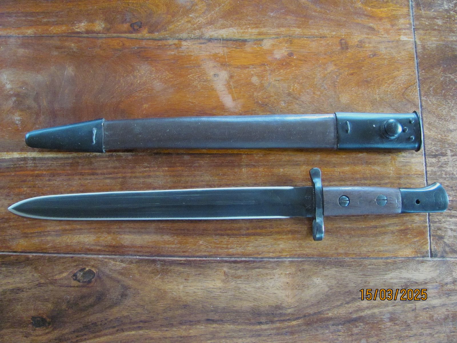 Enfield Ishapore Pattern 1903 bayonet with leather sheath