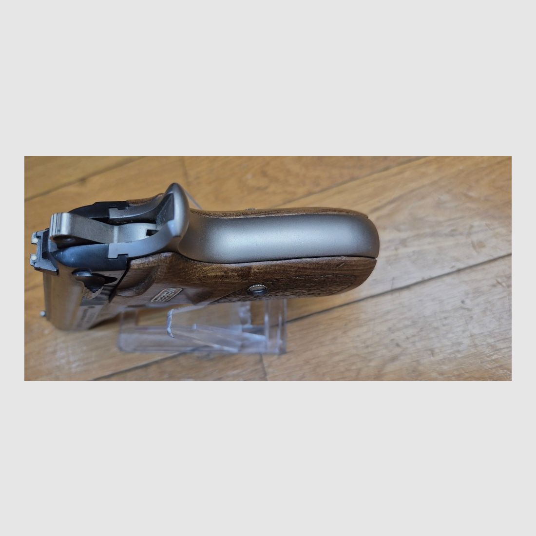 Schöner argentinischer Pistol Bersa Modell 23 – Gaucho der Pampas und der heißen Nachtclubs von Cordoba – Die kleine argentinische im Kal. 22LR, die Amerikaner beeindruckt – 100% Stahl – Leicht und sehr präzise – Exzellente Ästhetik und Mechanik – Spiegel-Lauf – Sehr schöne Waffe in TBE++, Bild 9 von 18