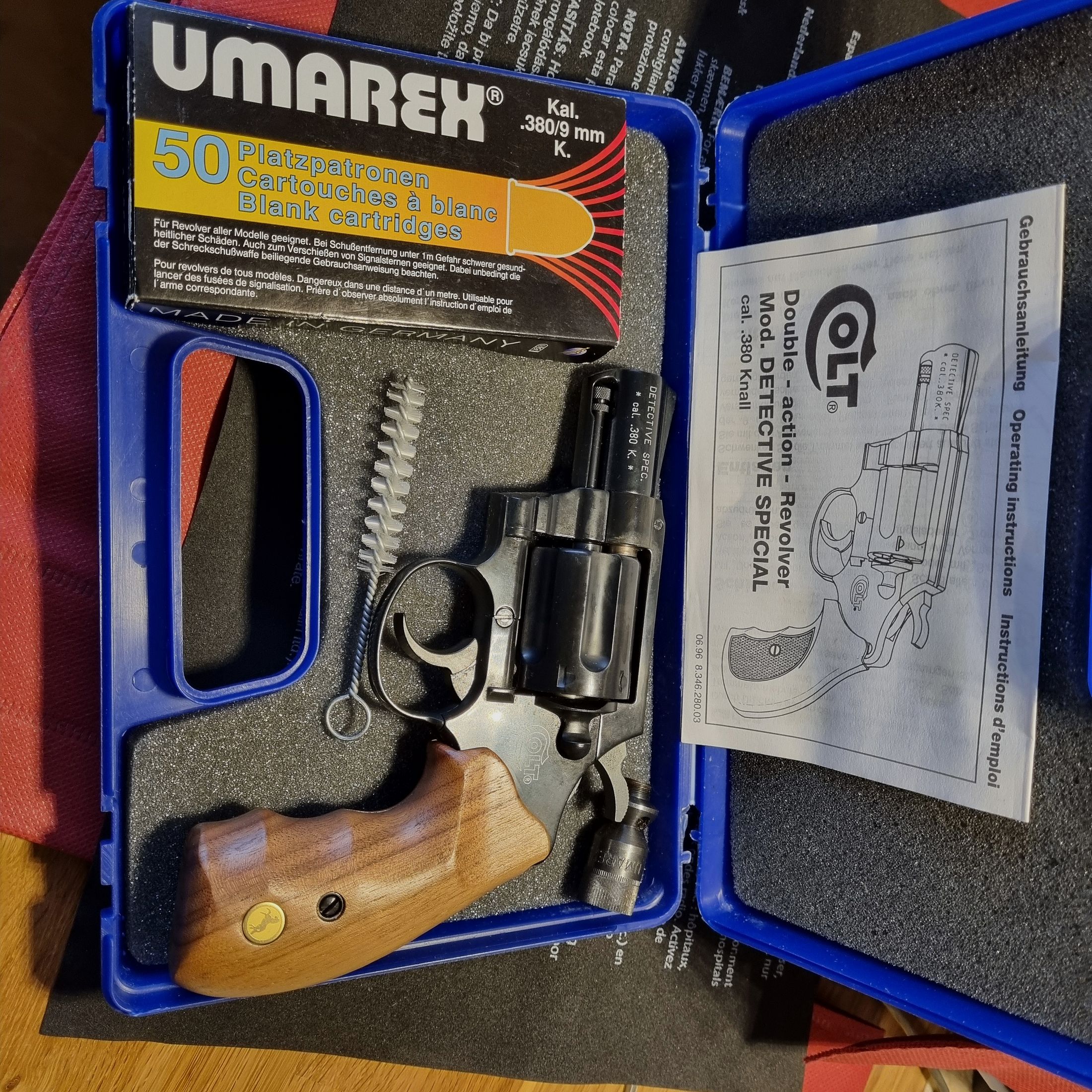 Colt Detective Spezial, brüniert, PTB 603, 2 Zoll, Holzgriff, zzgl. 50 Patronen