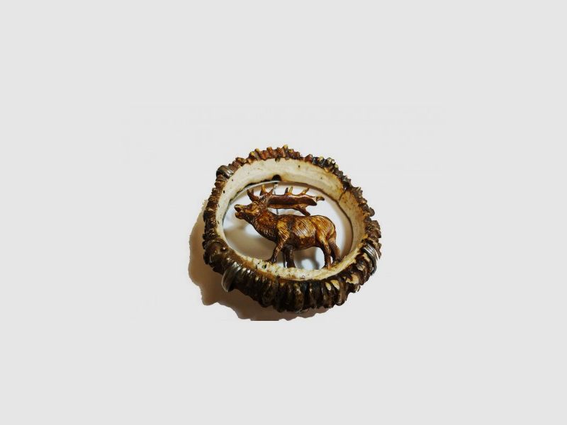 Broche de cerf rugissant, image 1 sur 2