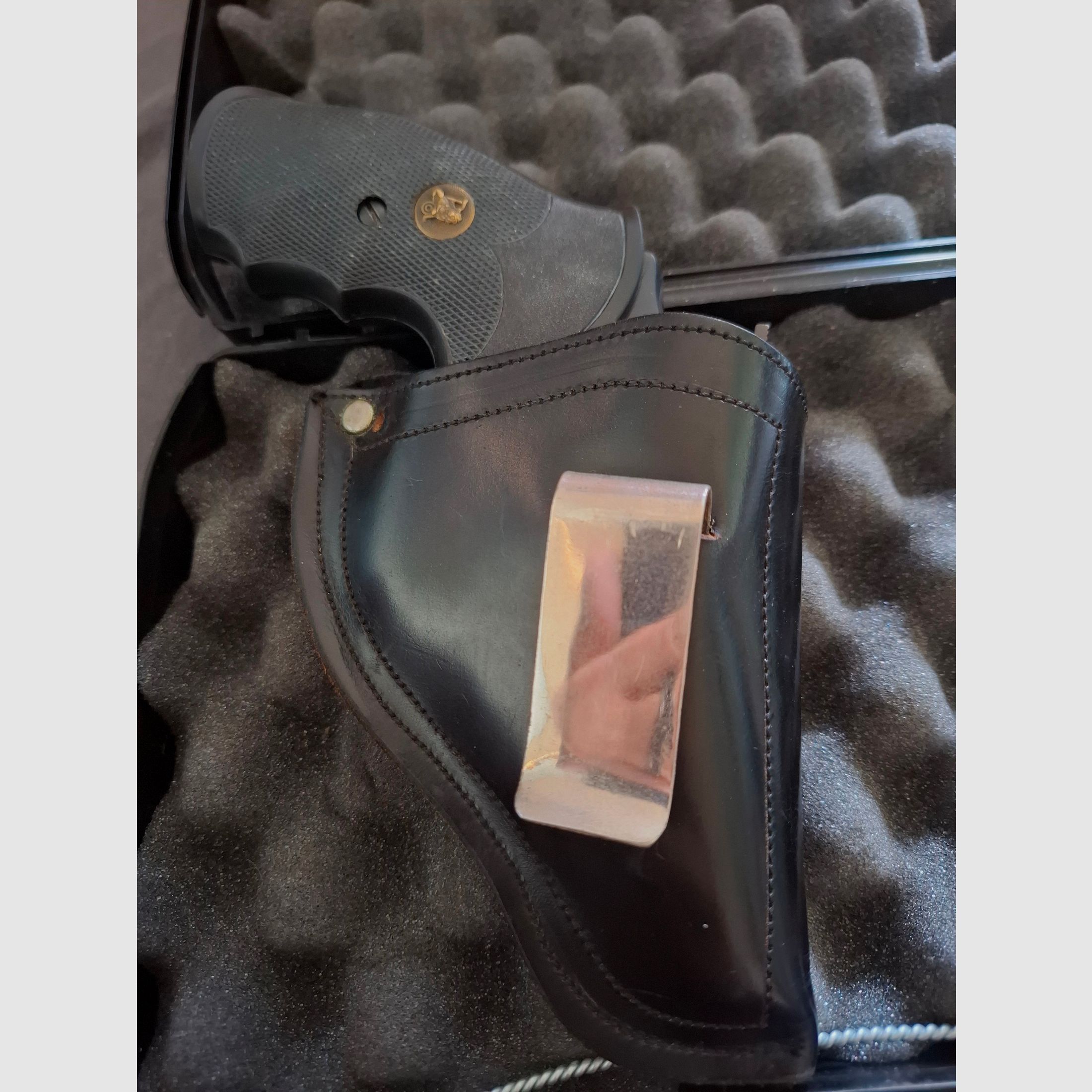 Arminius HW 37 met holster en extra gripplaten