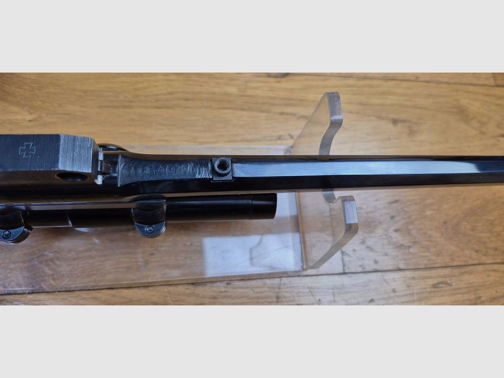 Wunderschöner und seltener Lauf für Thompson Center Pistol – Modell Contender – 10 Zoll Lauf – Seltenes Kal. 222 Rem! – Rochester Waffen – Wunderschöner achteckiger Lauf mit herrlichen Zügen – Hunter Japan Zielfernrohr 2.5 x 20 aus Stahl – 100% Stahlmontage Leupold – Originalvisierung inklusive – 100% Brünierung – Schönes Stück für Training und Präzision! – TBE+++, Bild 13 von 24