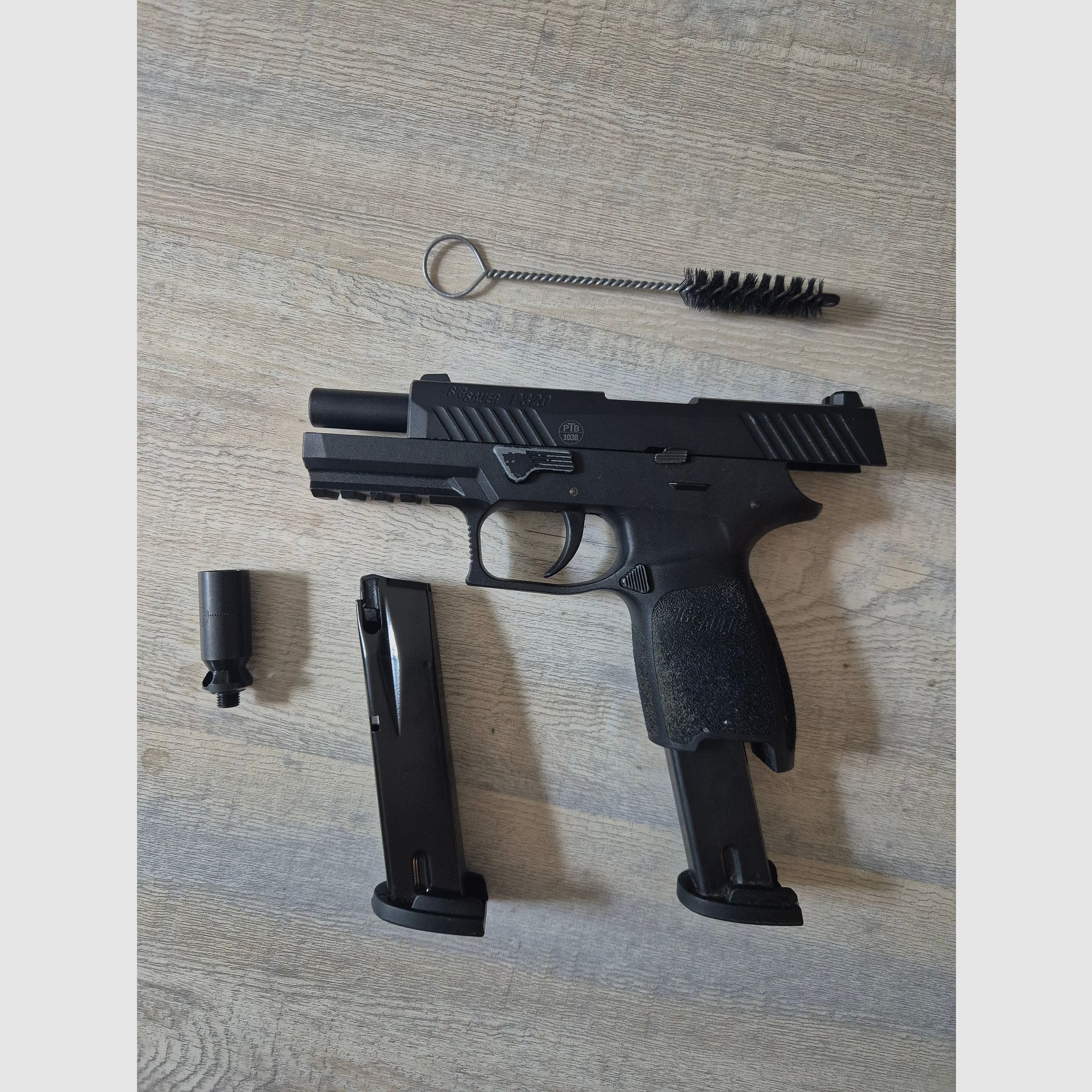 Sig Sauer P320 pistolet alarmowy w kalibrze 9 mm P.A.K. - czarny