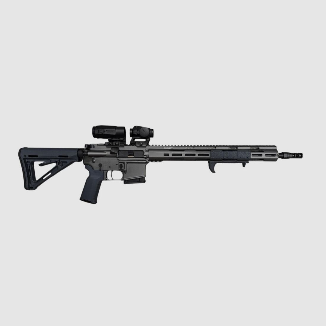 Lux Def Tec L5L FULL GREY EDITION Premiumline 16,75" półautomatyczna broń Lux Def Tec L5L FDE Premiumline w tym Magpul kolba, Magpul uchwyt, Magpul ręczny zatrzymanie, Magpul boczne uchwyty, Falke S celownik i Falke B3X powiększacz, Triggertech zero creep spust i Schmeisser NoRec hamulec