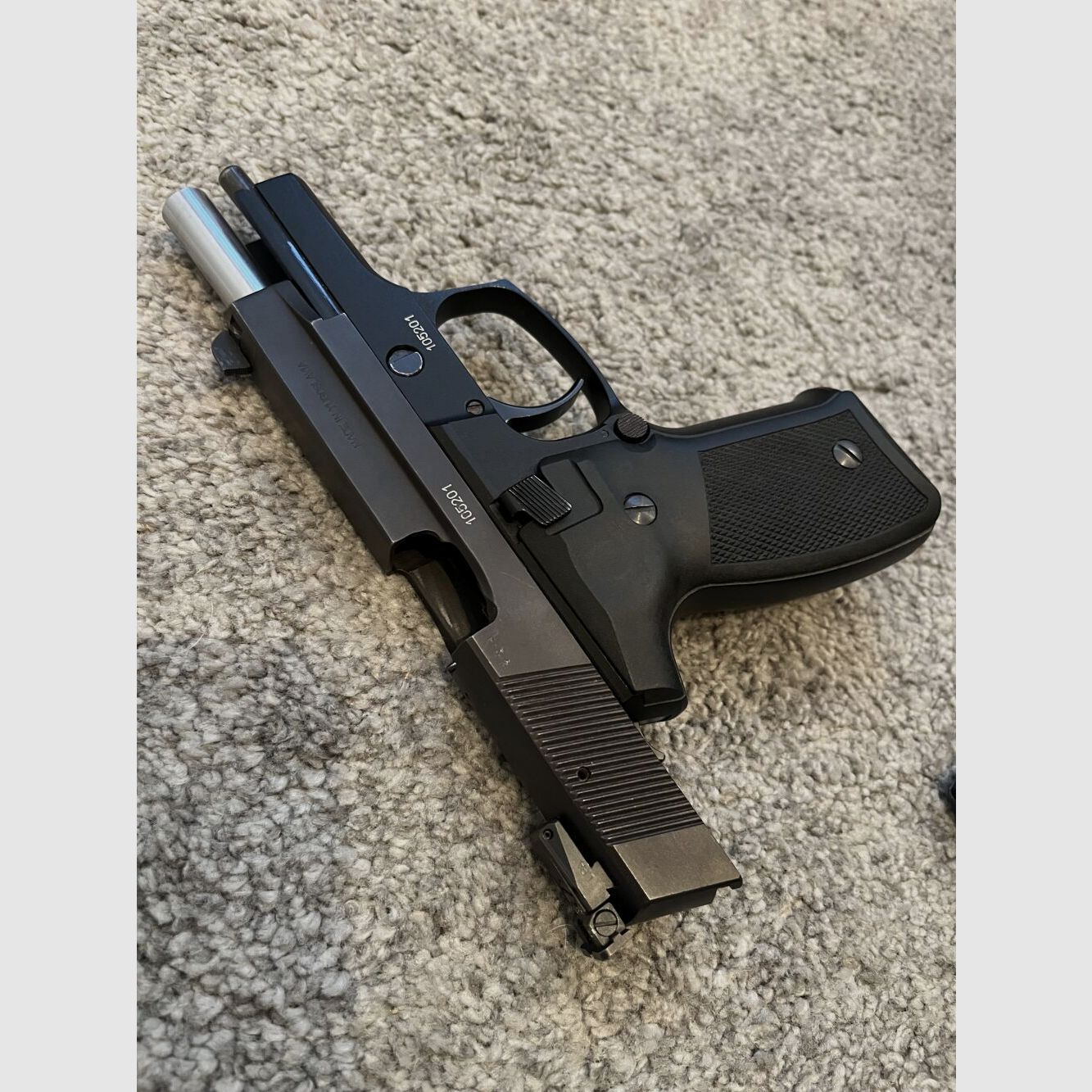 Cz Crevna Zastava/ 99 / Sig Sauer 220