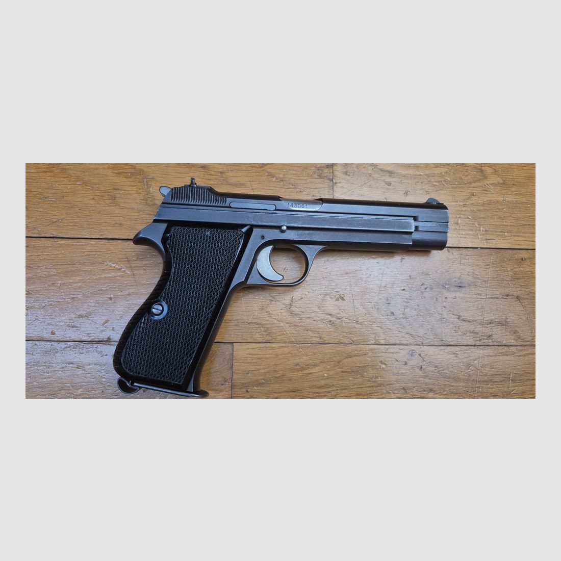 Sehr schöner SIG P210-2 Pistol – Mythos des 9 para – Militärwaffe des 4. Vertrags – Ca. 1965/68 – Sehr schöne Brünierung – Traumhaftes Funktionieren und Lauf – 1 zusätzliches Magazin und Holster (das komplette Paket!) werden mitgeliefert – Zustand TBE+++!, Bild 18 von 25