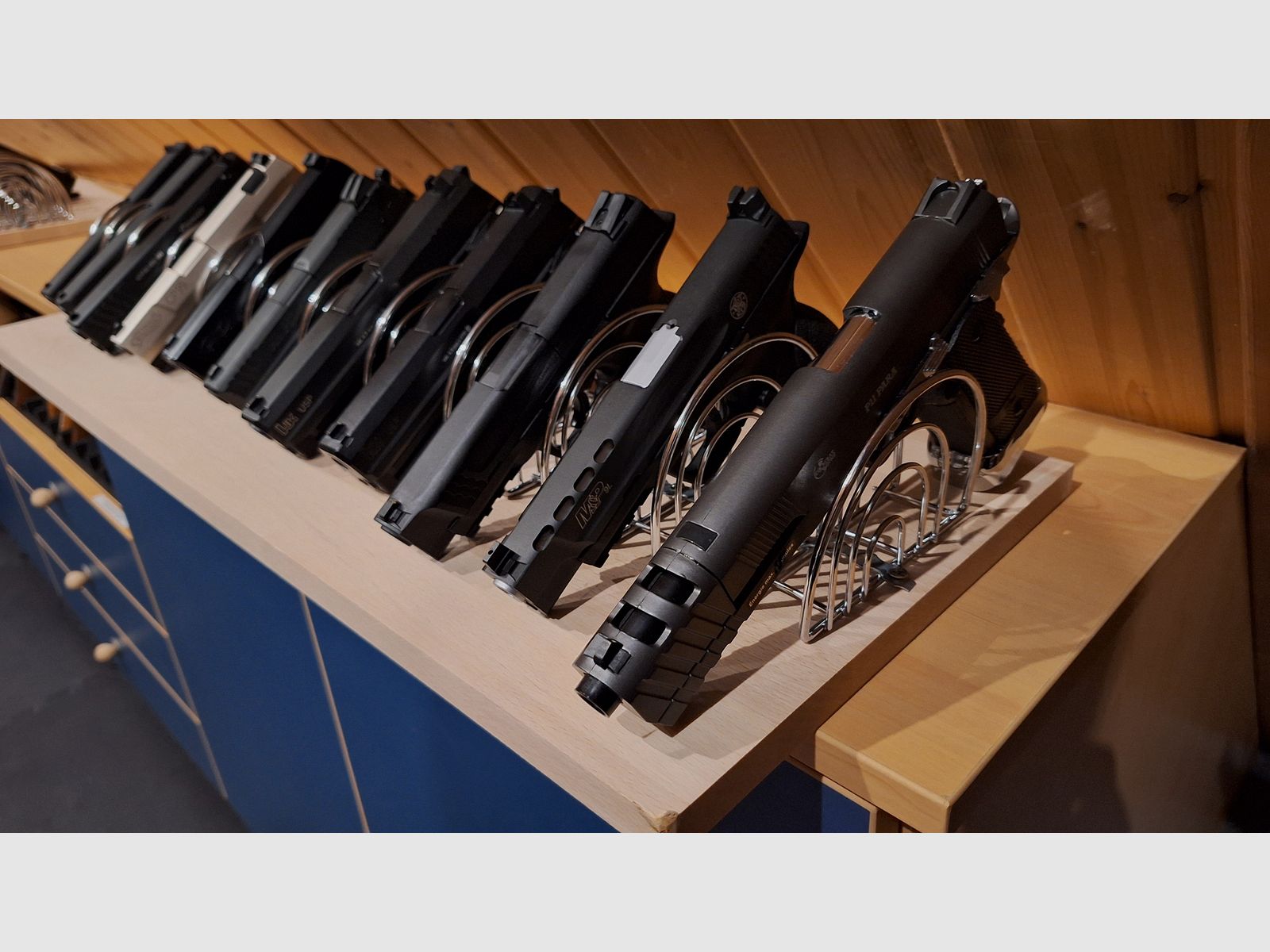 Pistolen Rack/Halter/Ständer/Regal für bis zu 11 Pistolen