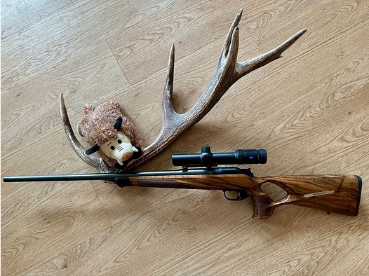 Blaser R8 Success in  .300 Win. Mag. Holzschaft und Semi-Weight Lauf im Bestzustand