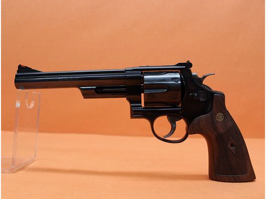 Smith & Wesson/S&W Revolver .44RemMagnum Smith&Wesson/ S&W29-10 brüniert, 6,5" Lauf/ Mikrometervisier/ Holzgriffschalen