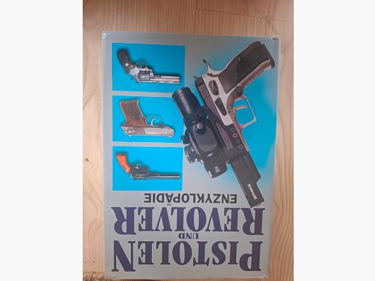 Konvolut aus verschiedenen Waffenbüchern