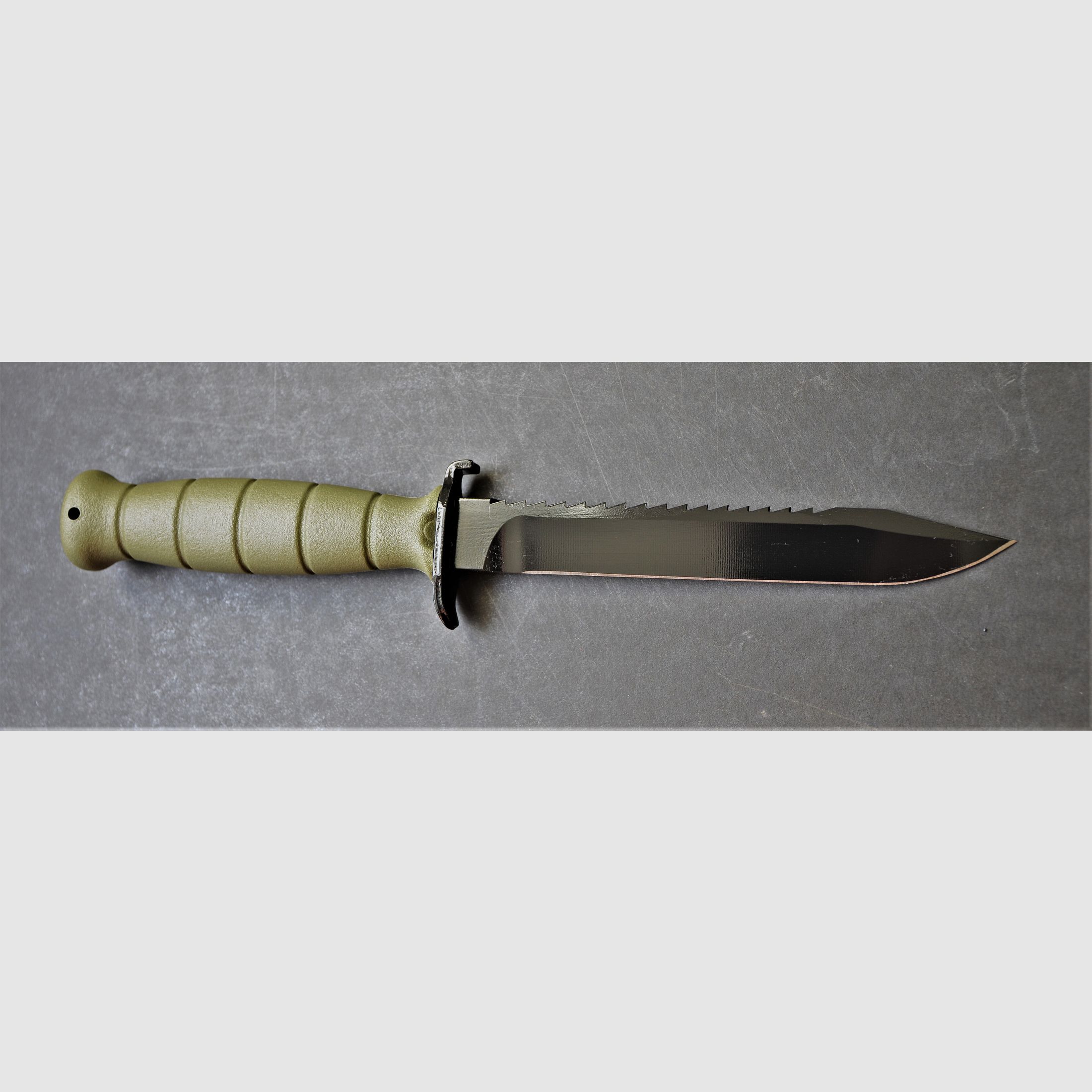 Glock Feldmesser FM 81 oliv – Militärisches Mehrzweckmesser