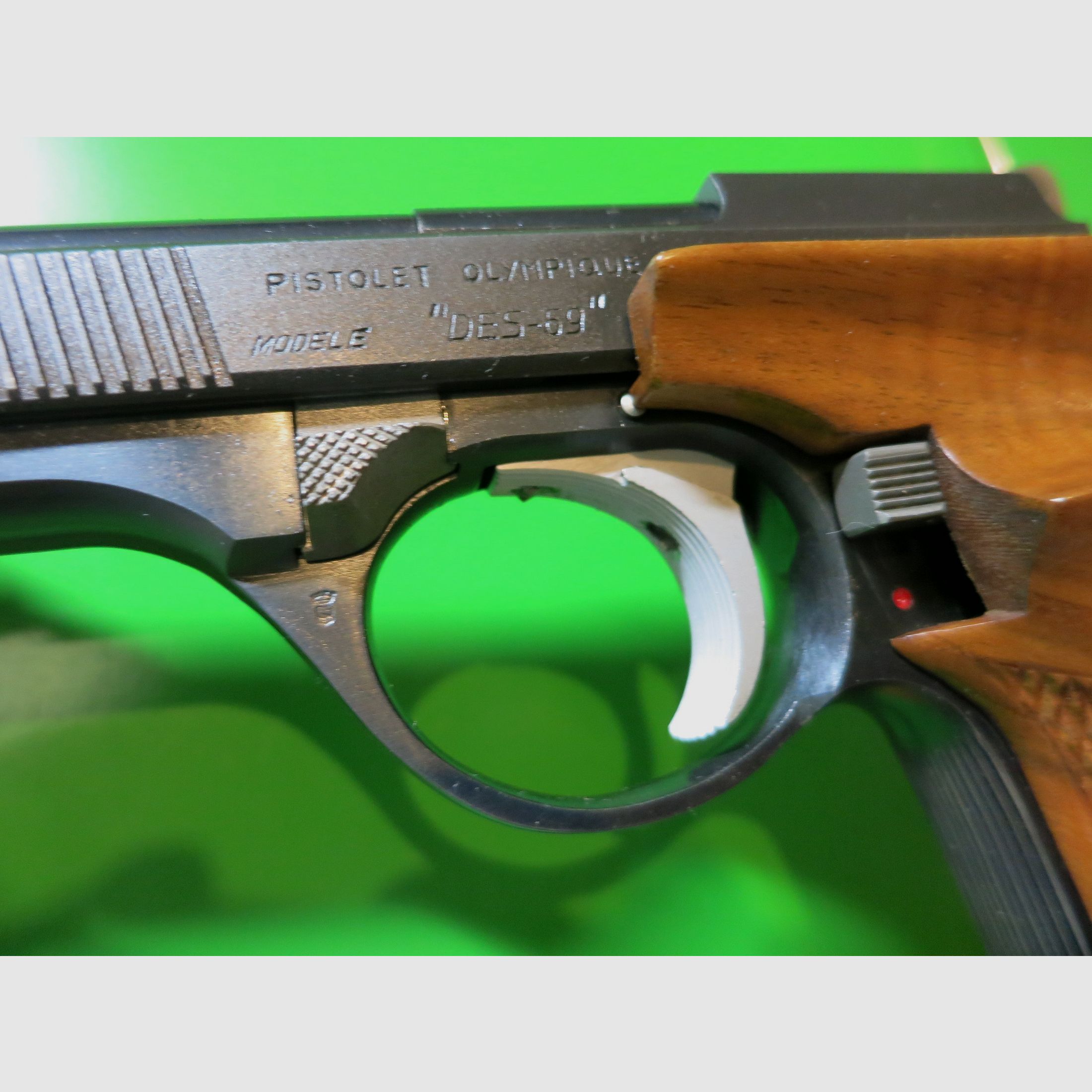 UNIQUE Modell "DES 69", Top Wettkampfwaffe, 22lr, Sportgriff verstellbar     #71-