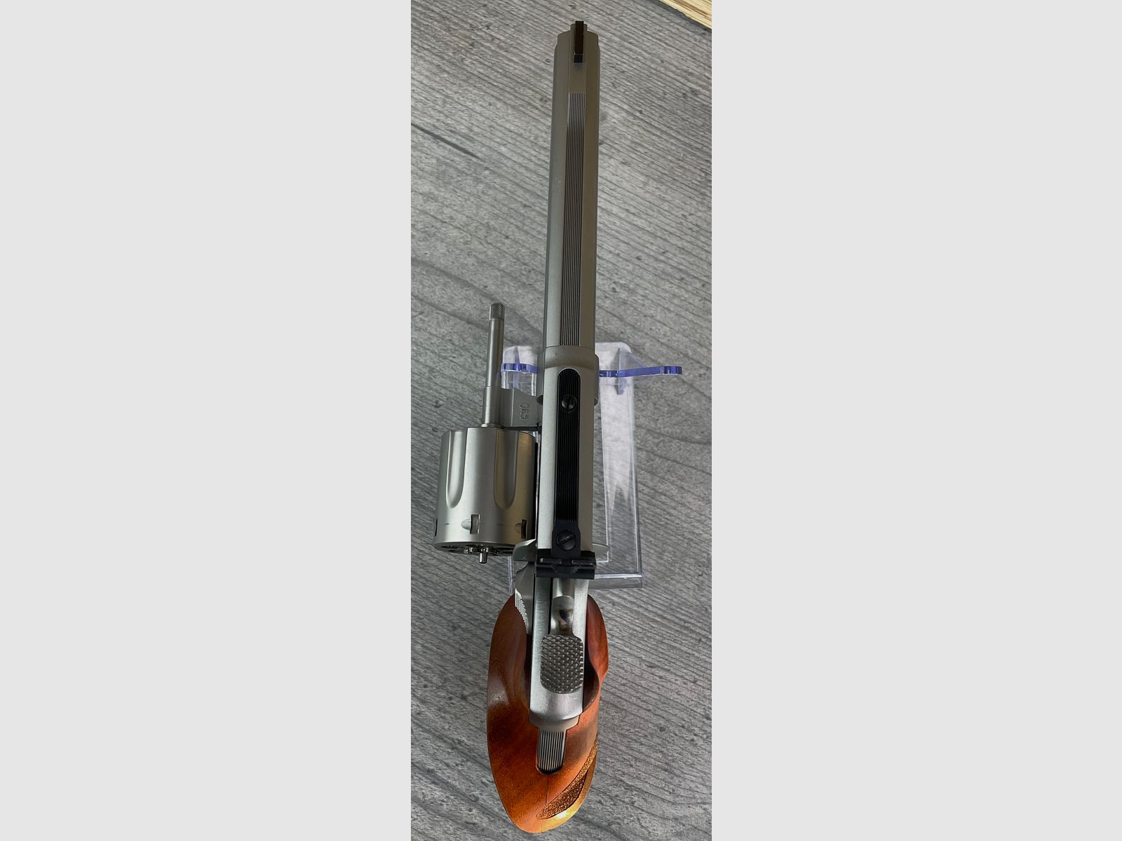 Smith & Wesson Mod. 617-1 Target Champion .22 l.r. impugnature in legno
