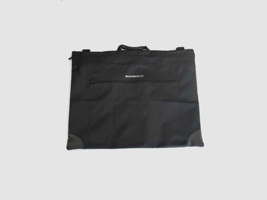 Carrying bag for animal displays