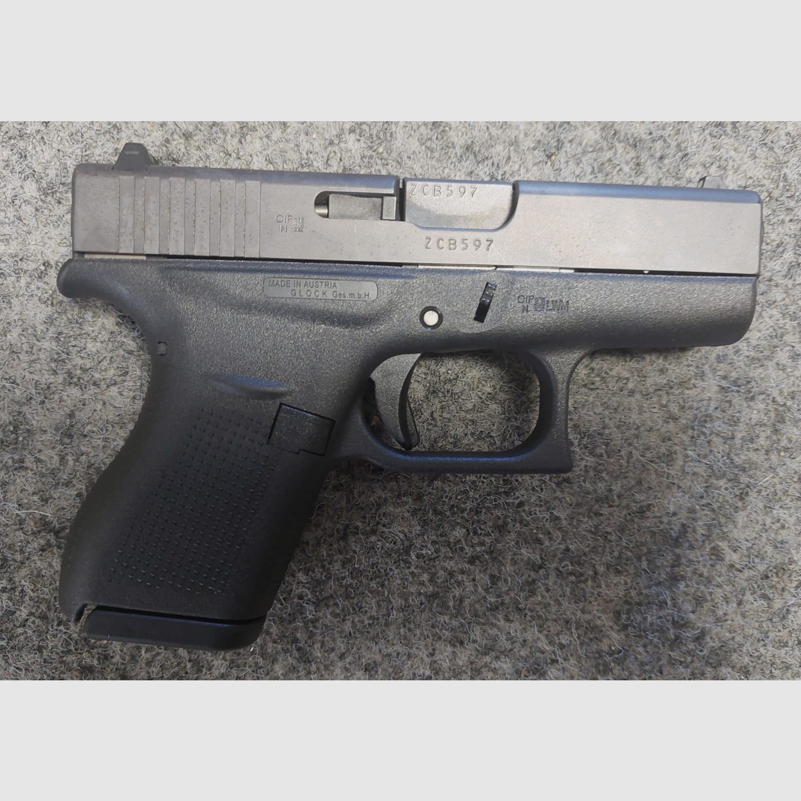 A 47 SEMIAUTOMATISCHE PISTOLE GLOCK MOD 42 KAL. 9 KURZ/380 AUTO, Bild 2 von 2