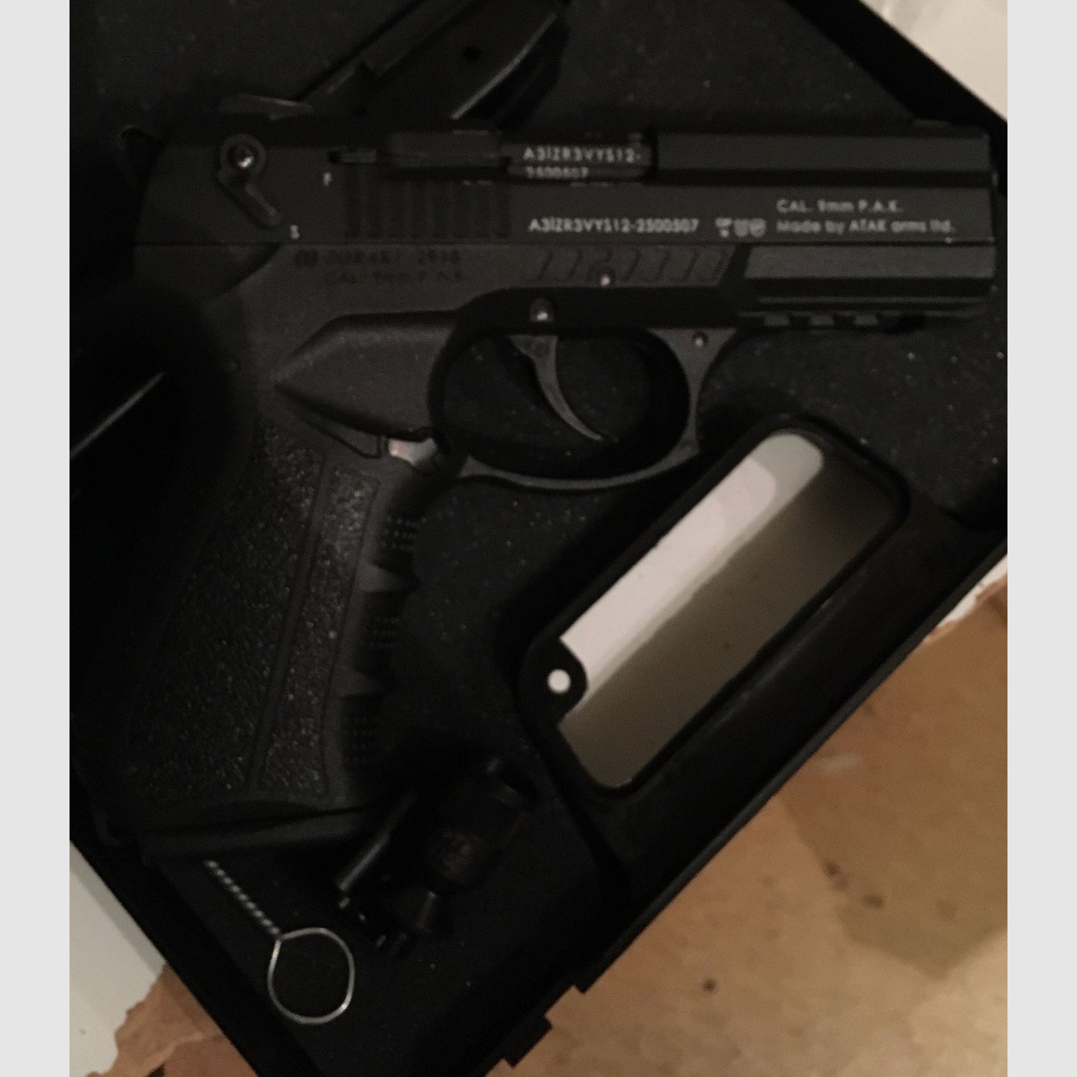 Zoraki 2819 9mm P.A.K blank gun including 25 rounds magazine