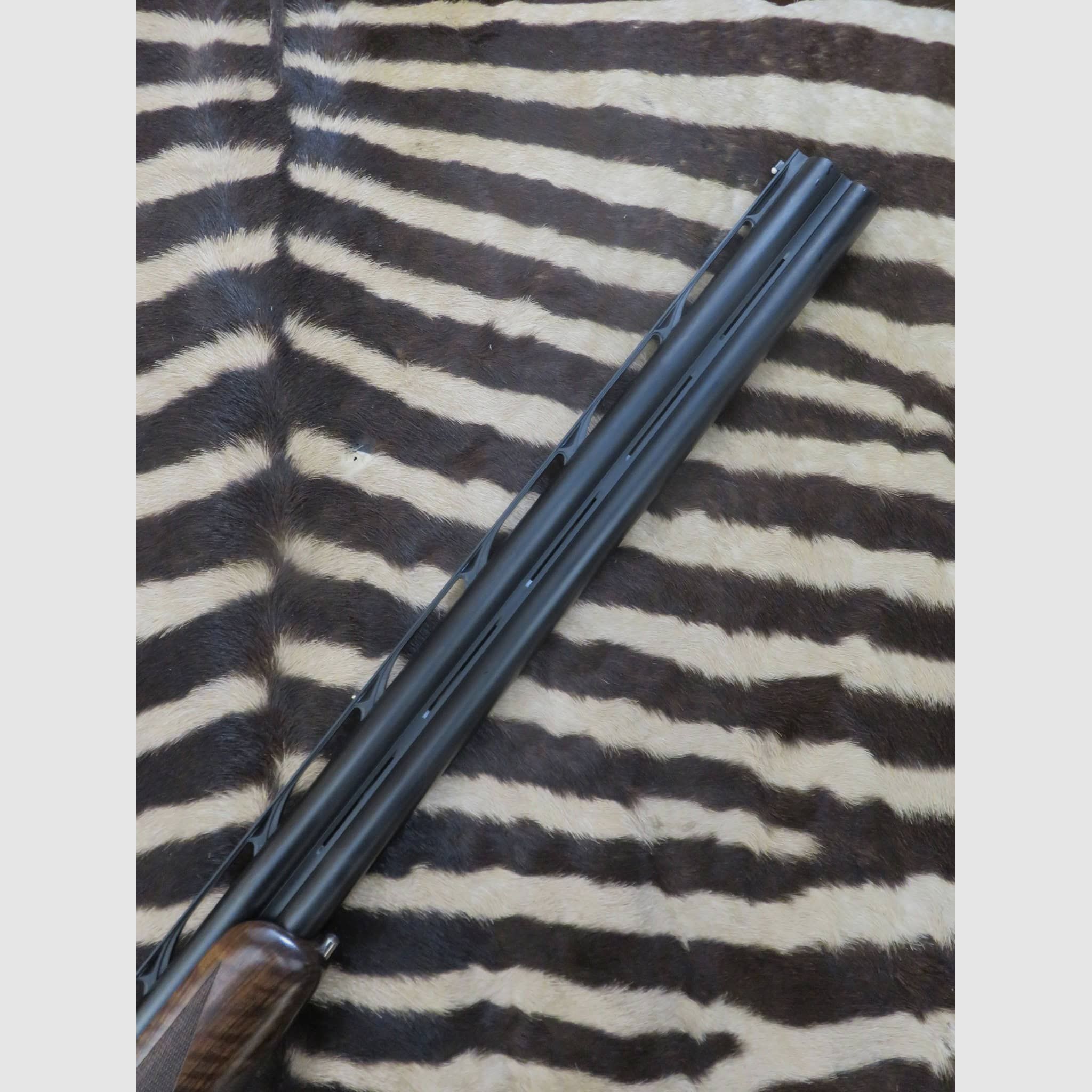 Flinte CAESAR GUERINI Invictus III Sporting Ascent Kal.12/76 Läufe 76cm 8 Chokes – Waffenkoffer, Bild 2 von 12
