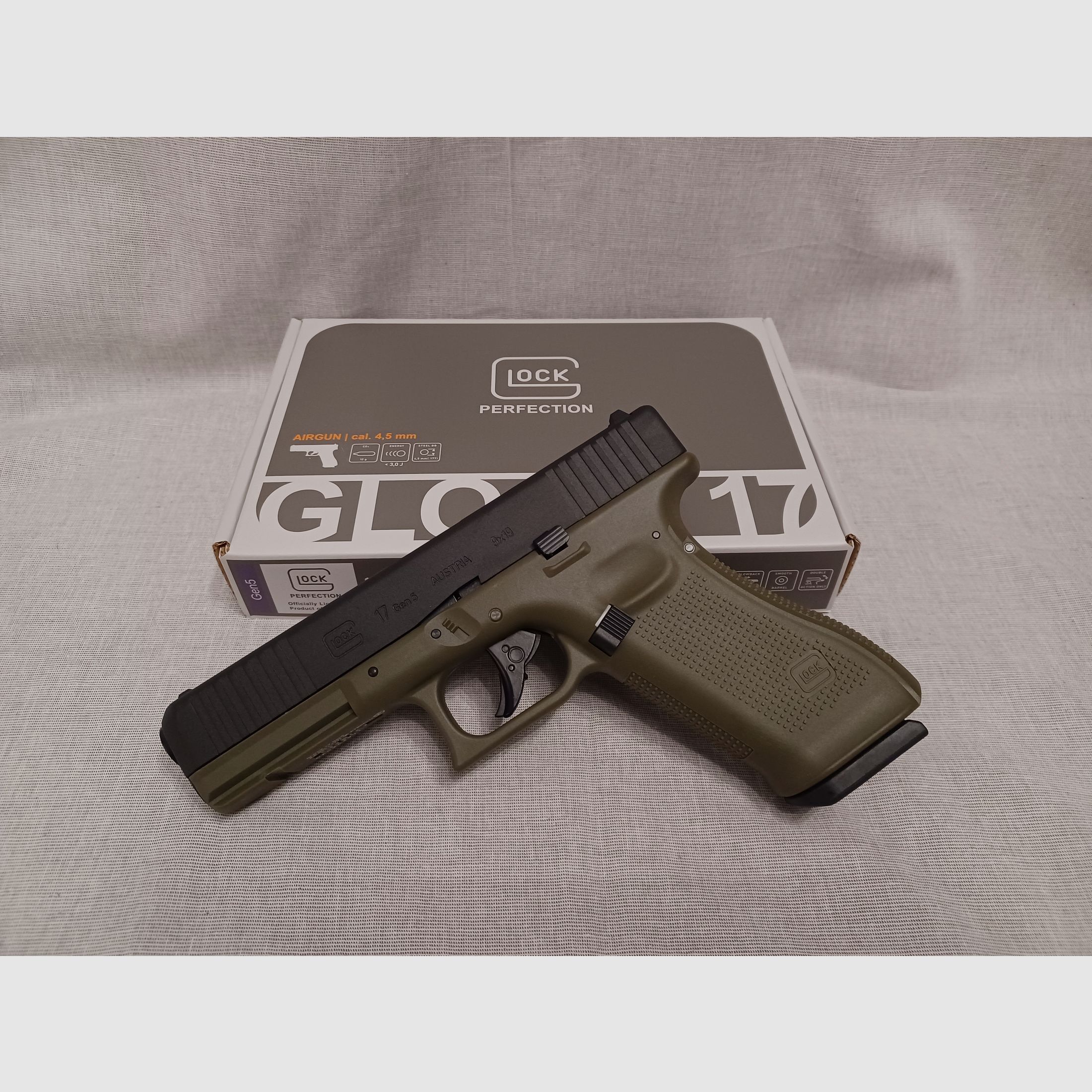Glock 17 Gen5 / Battlefield Green / 4,5 mm BB / BlowBack / CO2 / Pistole / OVP (33)