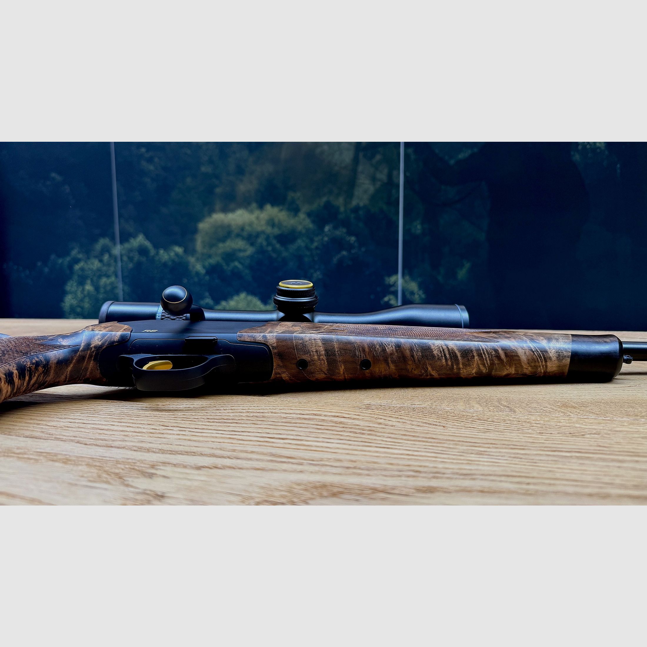 Blaser R8 Custom Schaftholz HK 9-10 / inkl. Blaser B1 2,8-20x50 Custom / mit vielen Goldelementen / TRAUMWAFFE