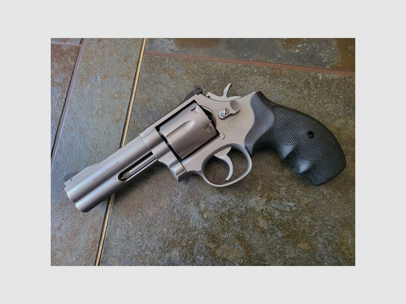 Der Klassiker: wunderschöner Revolver Smith&Wesson S&W 586 .357Mag 4 Zoll Fangschuss und Wettkampf