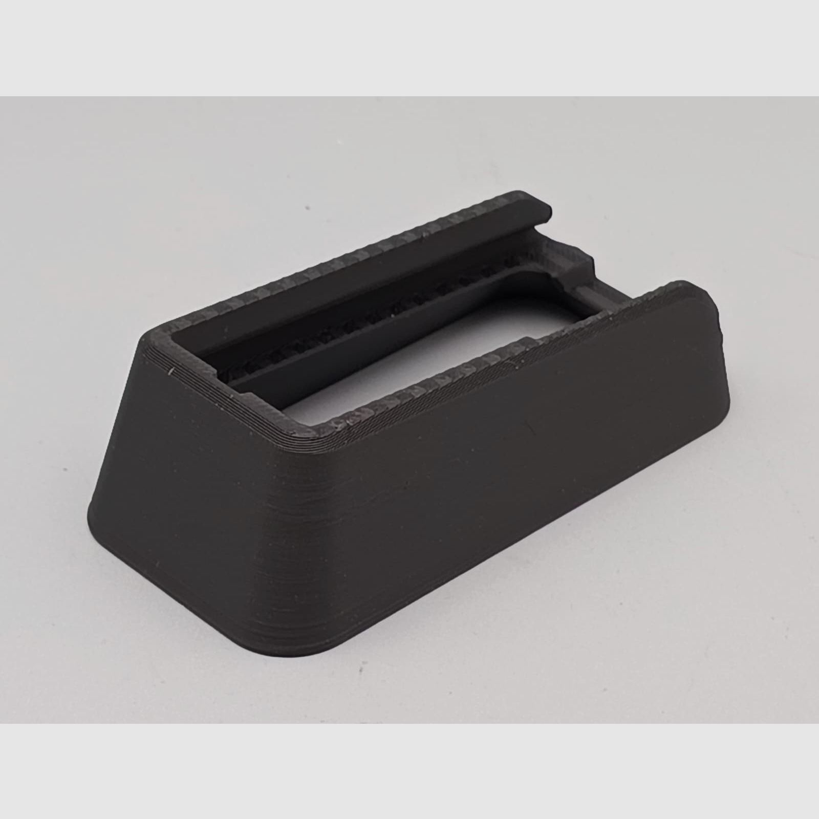 AR-15 magazine funnel / magwell