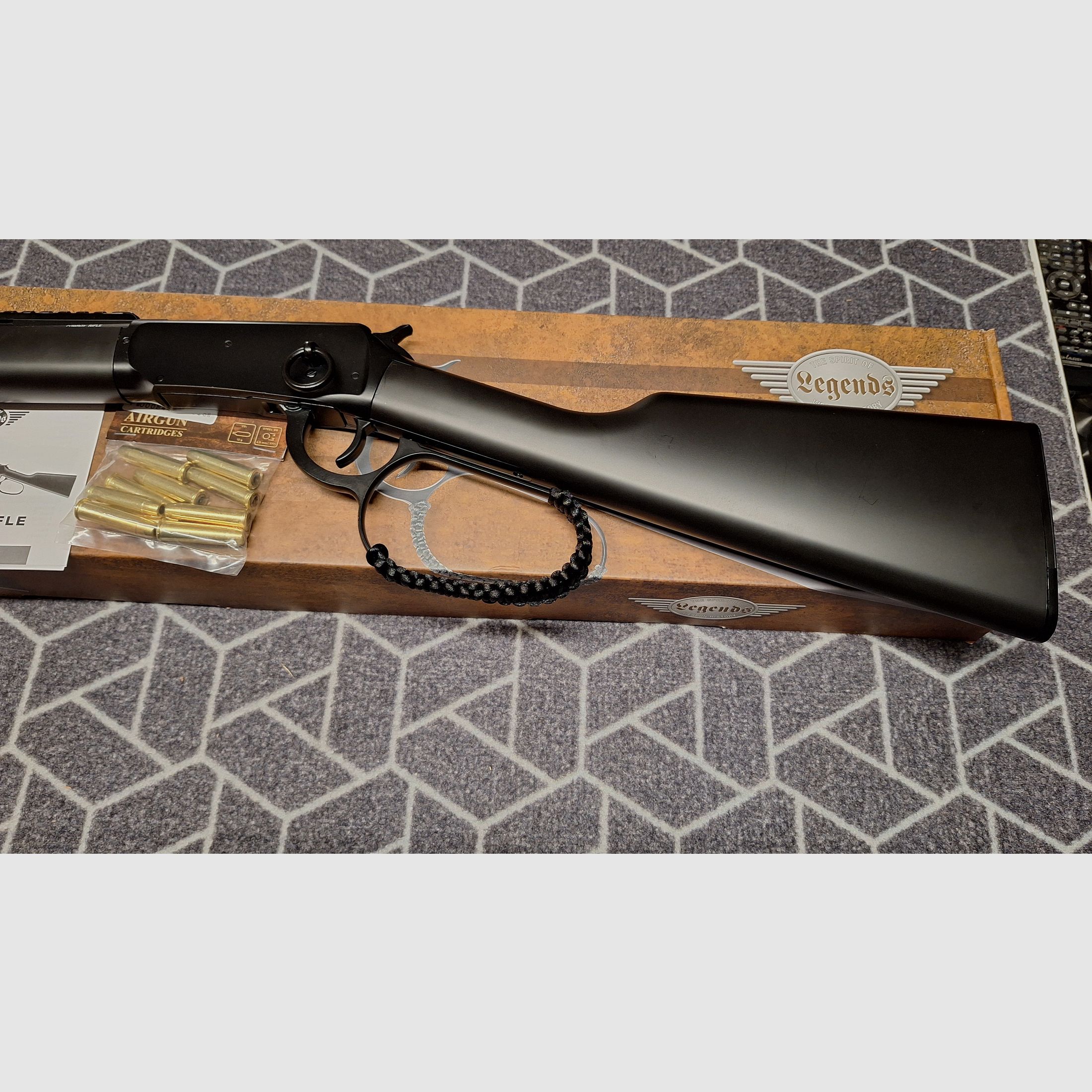 Legends Cowboy Rifle Renegade CO2-Luftgewehr Unterhebelspanner Kal. 4,5 mm BB schwarz inkl. 10 Ladehülsen
