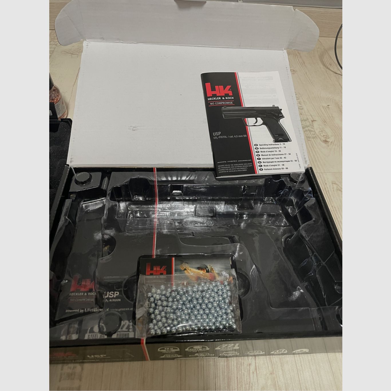 Heckler & Koch USP 4,5 mm BB Co2-Pistole mit Zubehör 