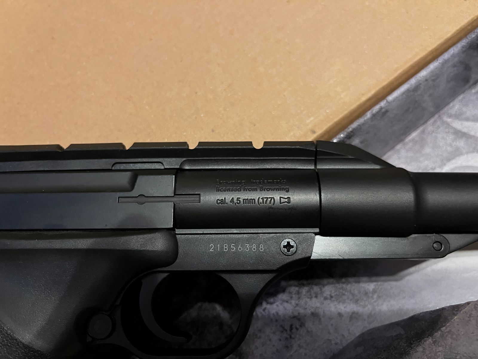 Browning Buck Mark pistola ad aria compressa, immagine 4 di 5