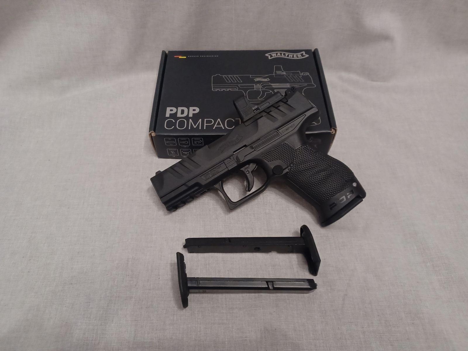 Walther PDP Compact / RedDot / 4,5 mm BB / CO2 / Pistole / OVP (47).