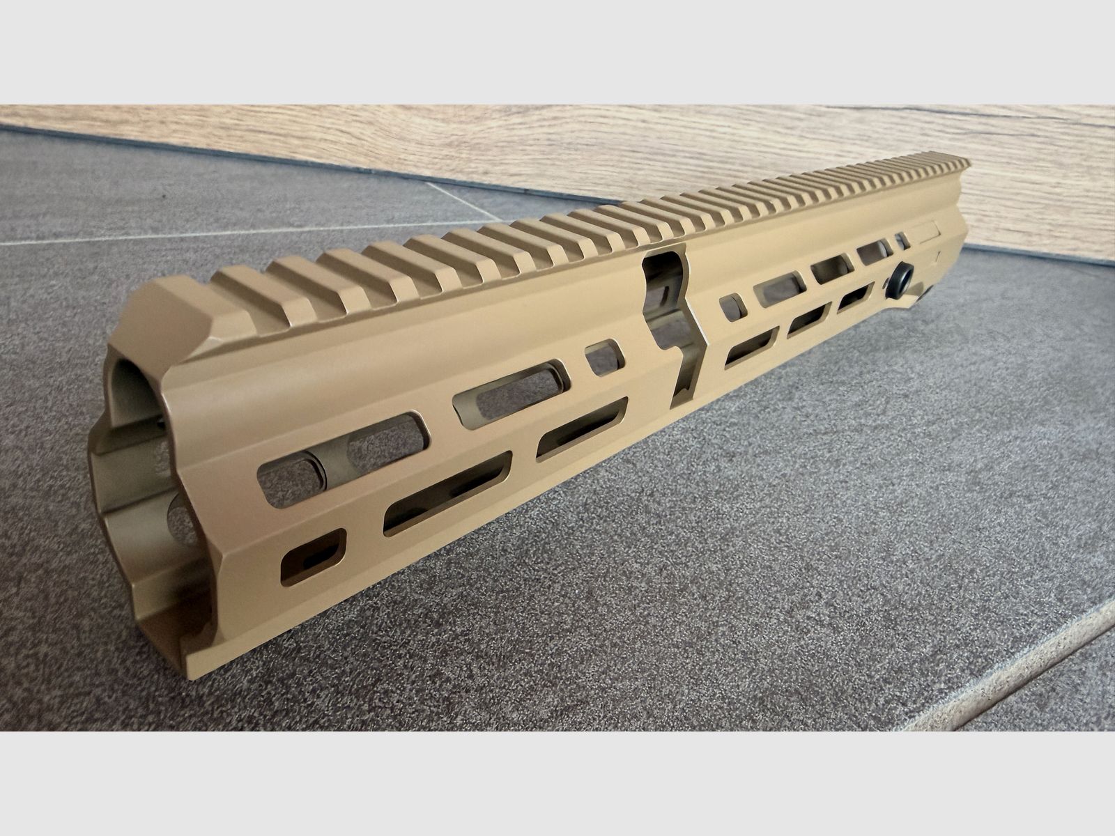 B&T M-LOK protezione per le mani per HK MR223 COYOTE TAN Cerakote lunga (per MR223 in 16,5")