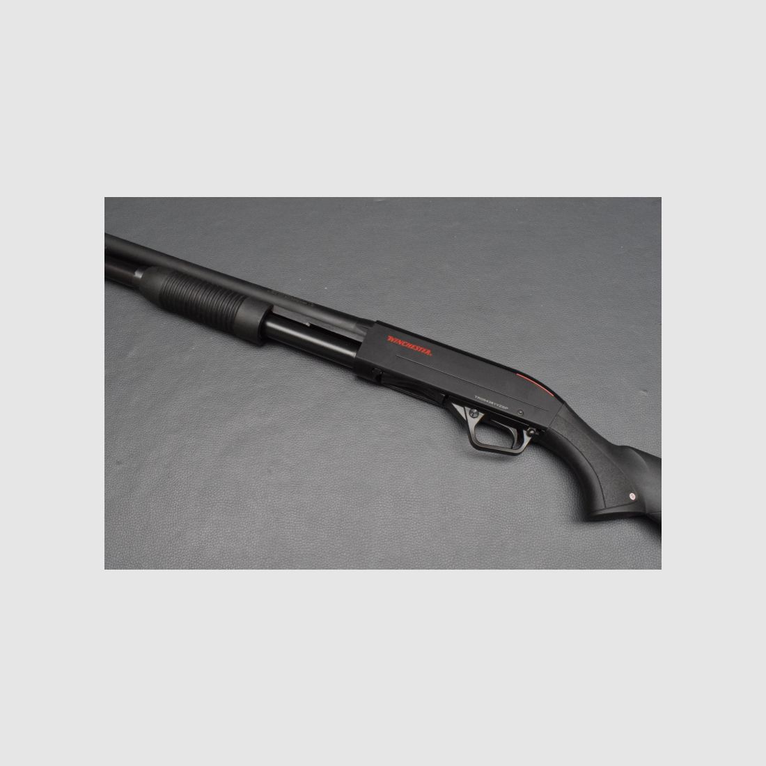 Winchester Repetierflinte, SXP Defender, Lauflänge 46cm/18", Kal. 12/76 Magnum, Neuware