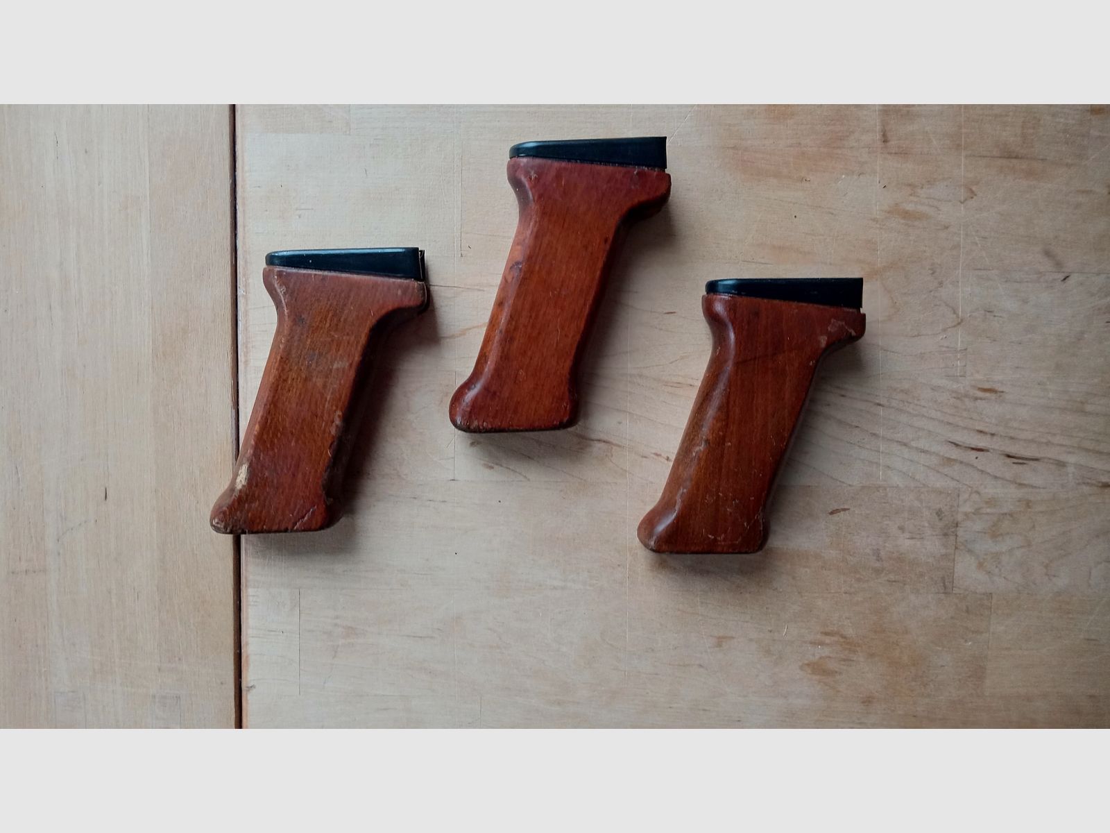 Originele Hongaarse AMD-63 pistoolgrepen van beukenhout // AMD 65 AKM grip beukenhout