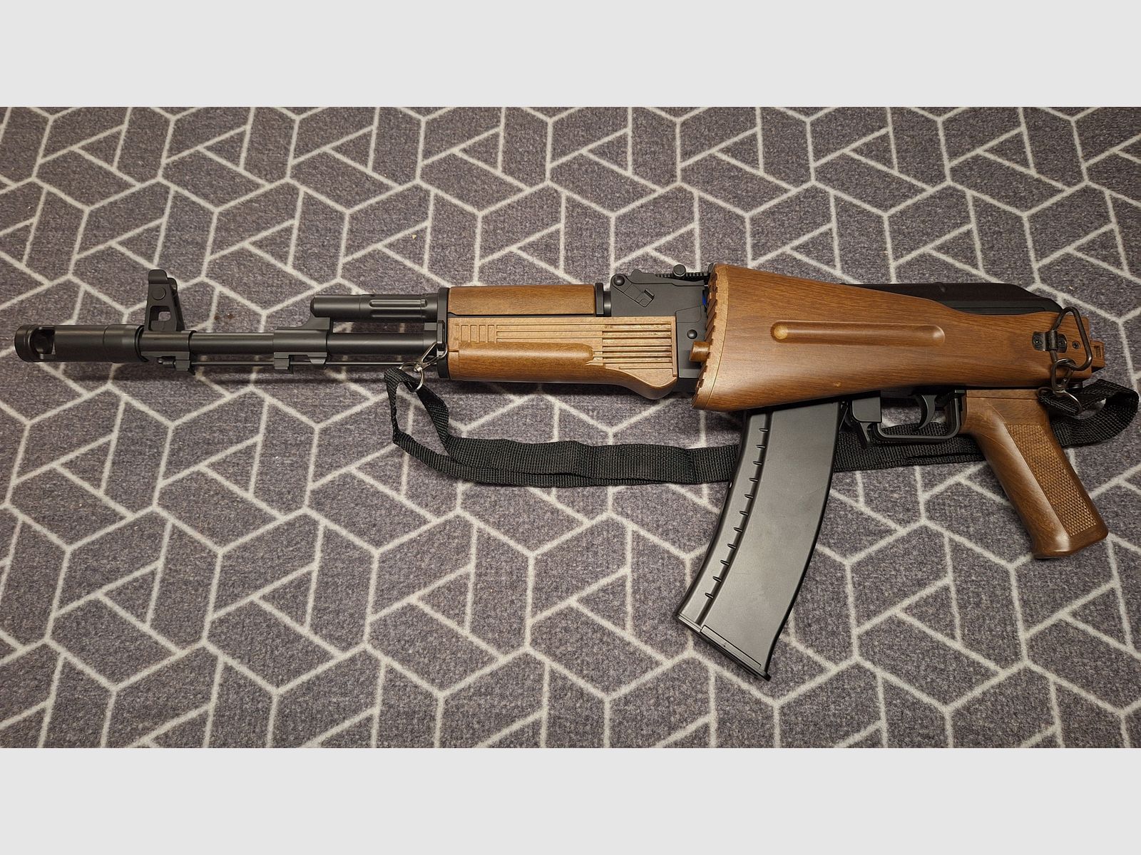 AK47 AK74 Kalashnikov Softair AEG mit Klappschaft-Neuwertig