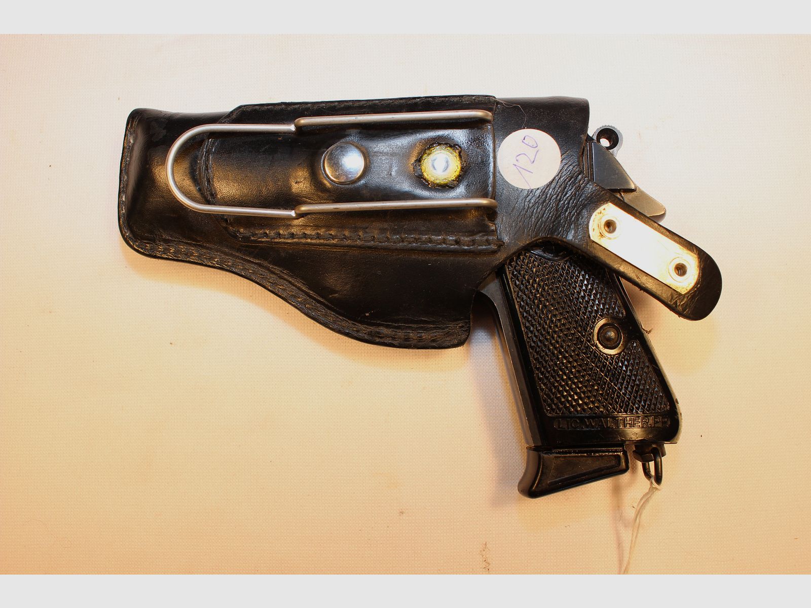 Manurhin Model PP in caliber 7,65 brow. van de Zweedse politie.
