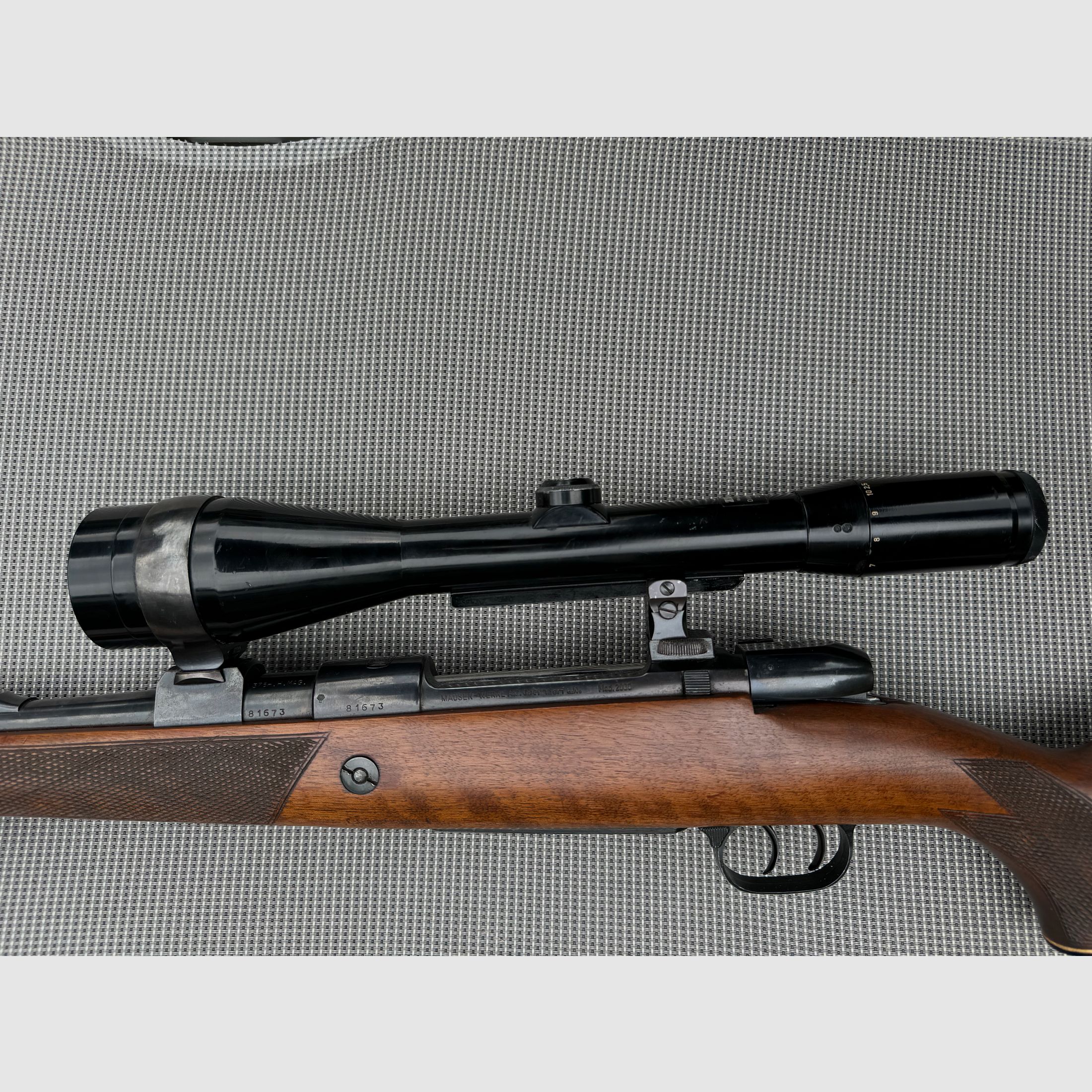 Mauser Modell 2000 Kal. .375 H&H Magnum met Zeiss Diavari 2,5–10x50 en Suhler haakmontage