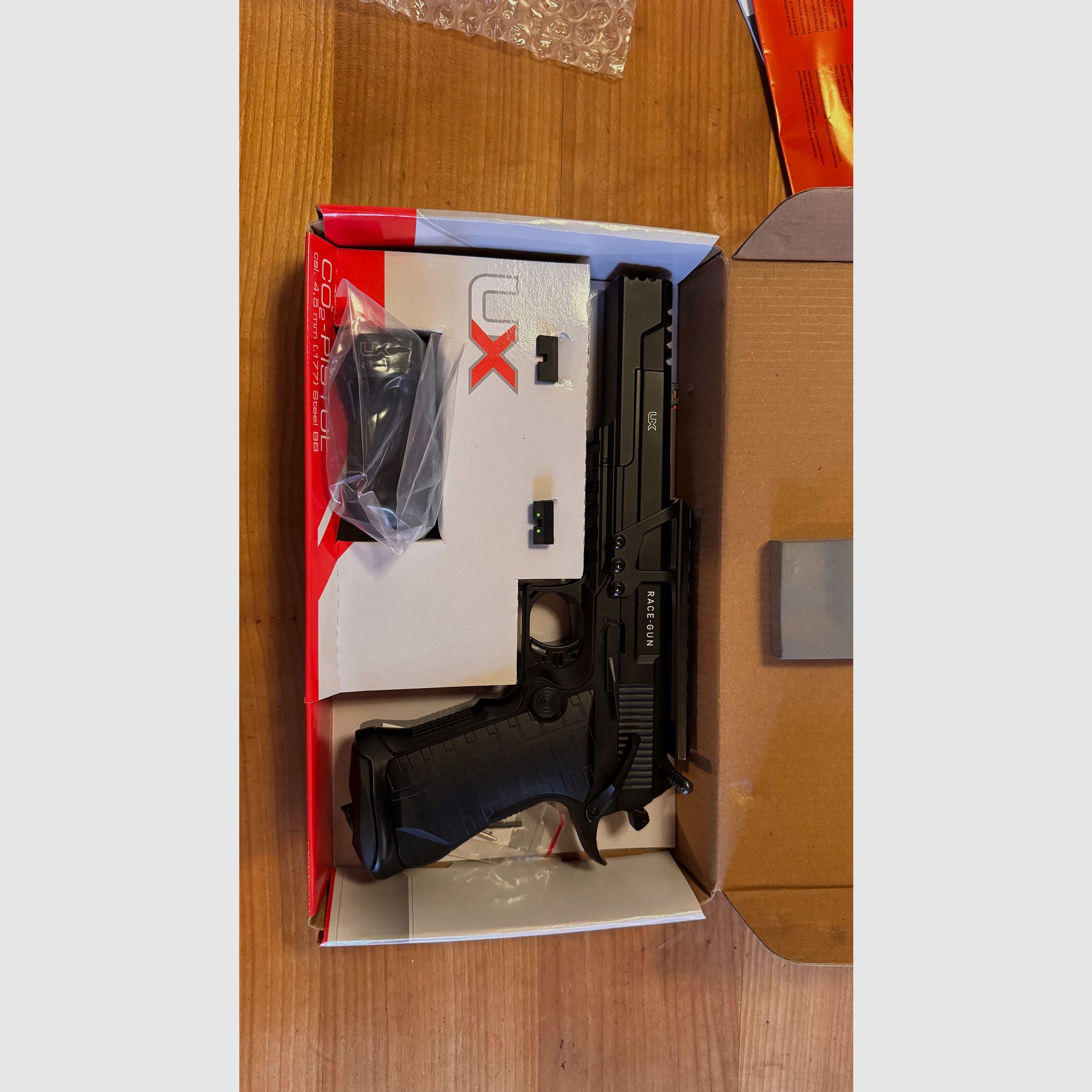Umarex Ux Racegun BB Airgun Pistole + Red Dot & Fibre Optics + ca 1000 4.5mm BB