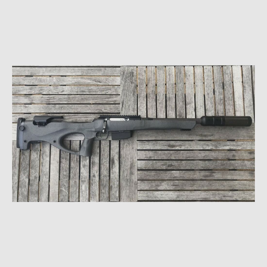 VOERE	 VOERE LBW-M mit VOERE Polymerschaft (Lochschaft) - Jagdlauf mit Integral Over-Barrel Schalldämpfer